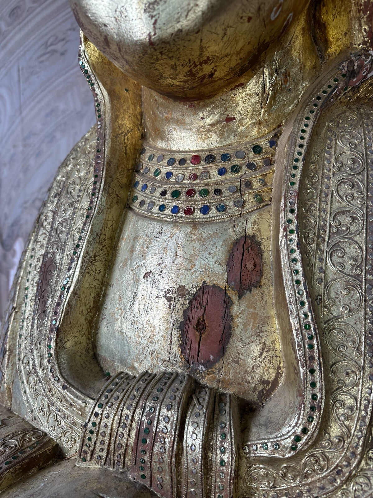 China sehr grosser antiker Buddha 256cm Holz um 1920/40 Vergoldung Glasschmuck