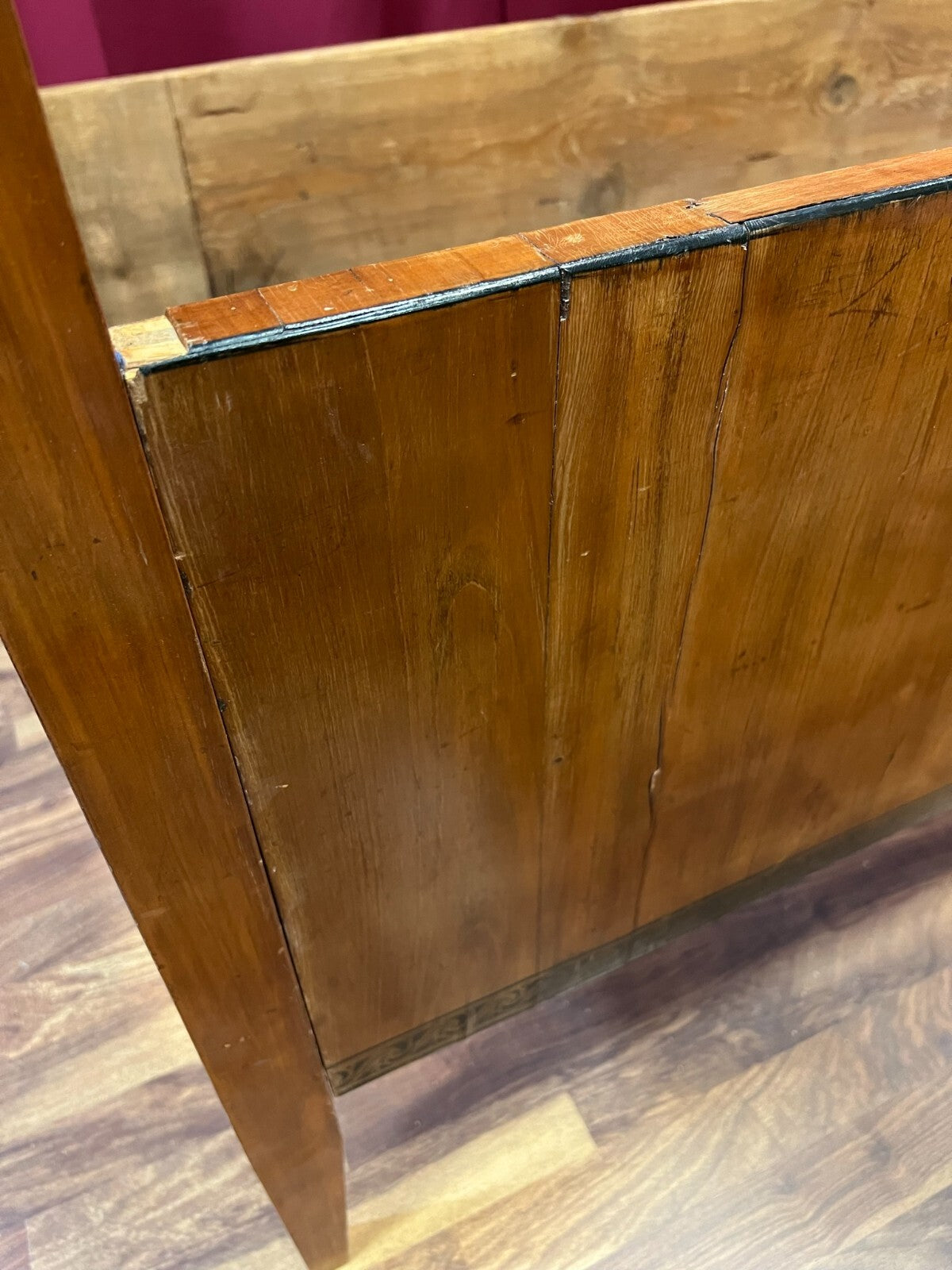 Biedermeier Bettgestell antik 19 tes Jh Nussbaum Furnier Amoretten Bett Gestell
