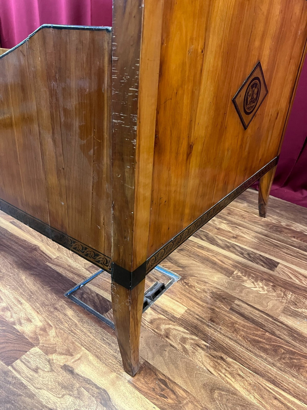 Biedermeier Bettgestell antik 19 tes Jh Nussbaum Furnier Amoretten Bett Gestell