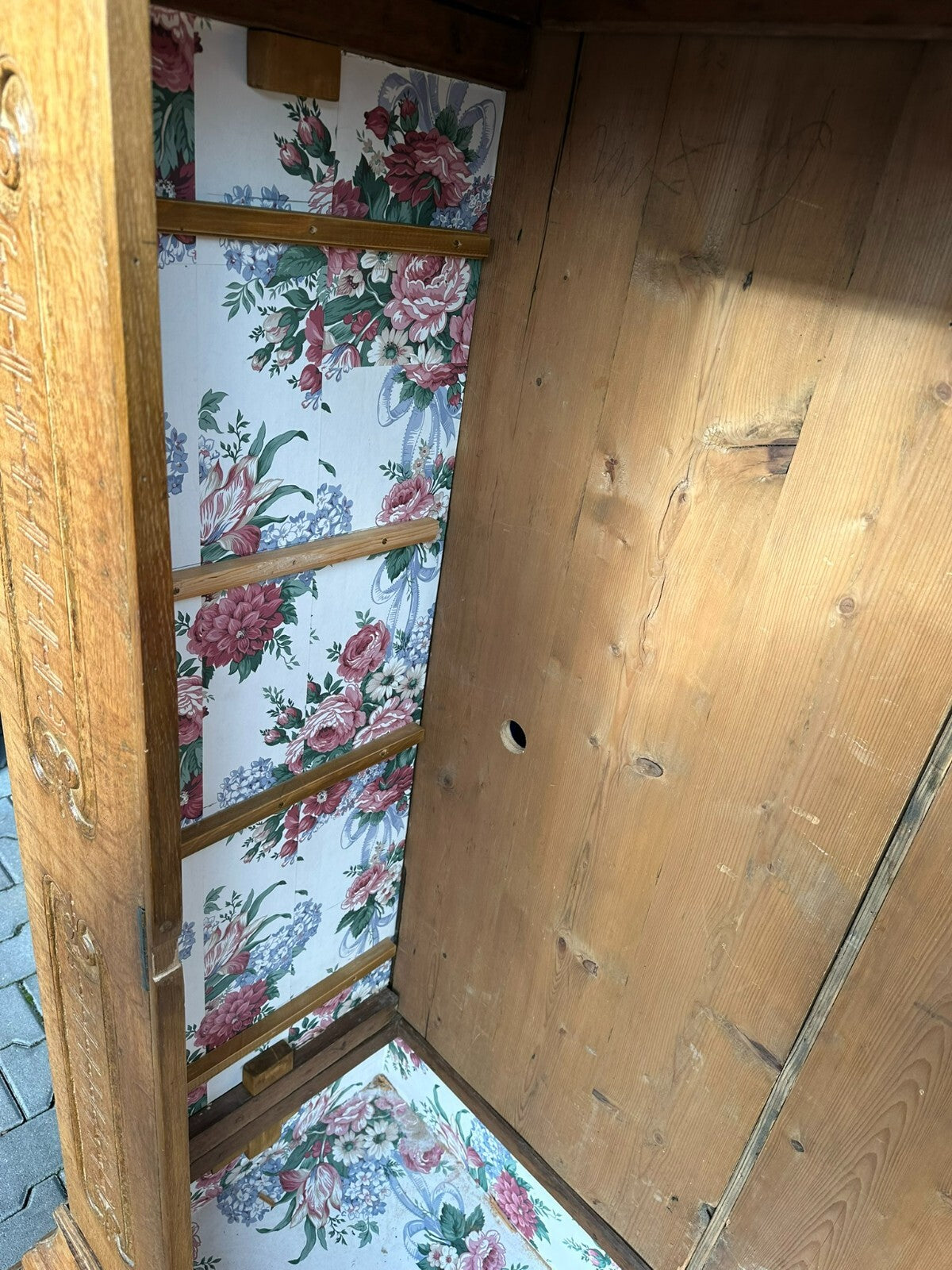 Herrschaftlicher Barockschrank Ritterschrank um 1740 Eiche massiv Sternintarsien
