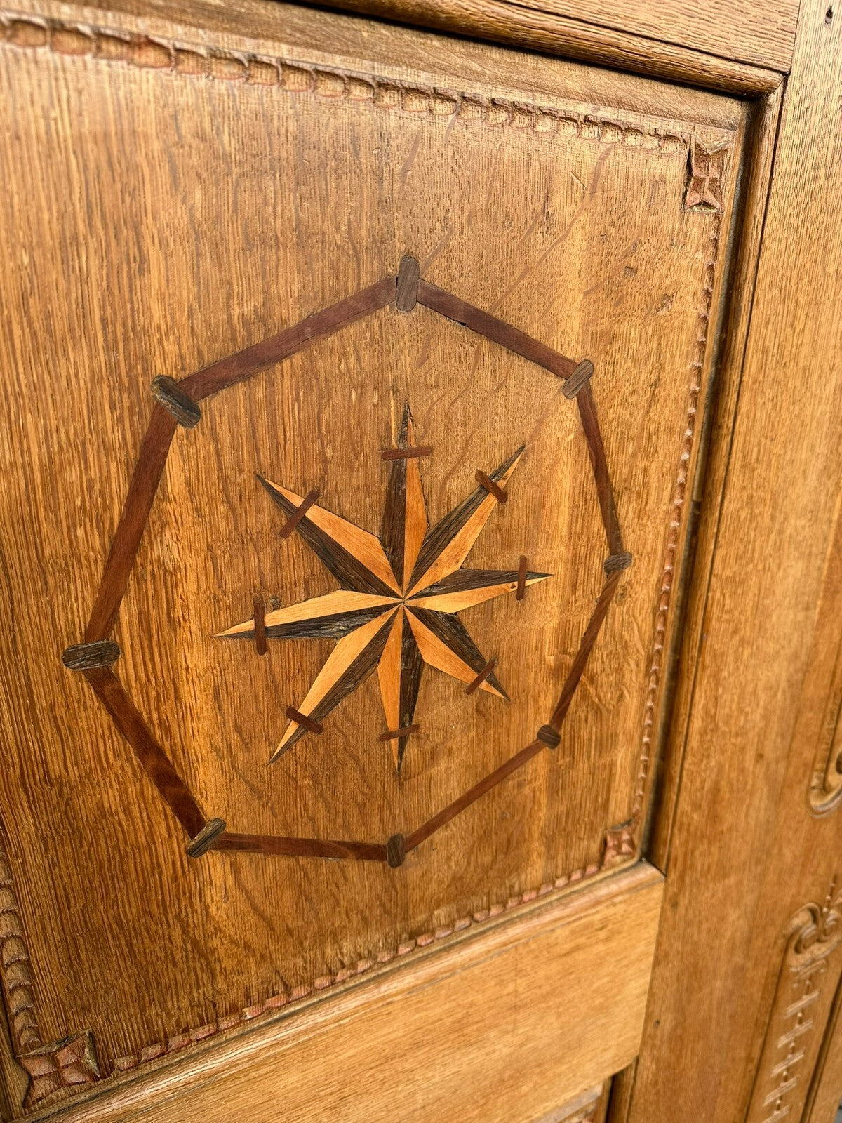 Herrschaftlicher Barockschrank Ritterschrank um 1740 Eiche massiv Sternintarsien