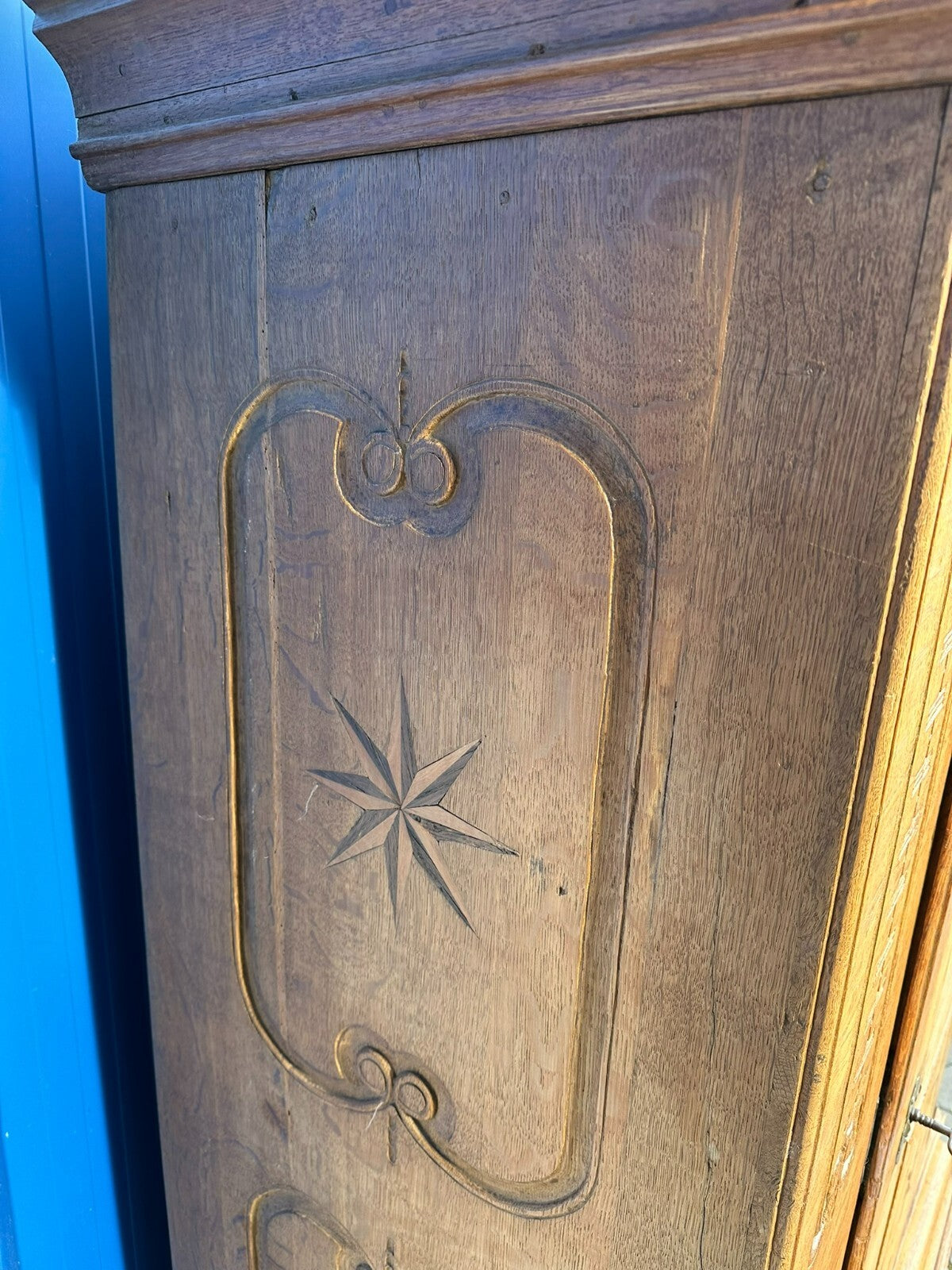 Herrschaftlicher Barockschrank Ritterschrank um 1740 Eiche massiv Sternintarsien