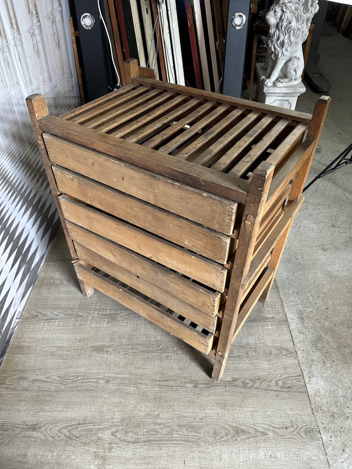 Antikes Weinregal Abschliessbar Alpenland 19 tes Jhdt Holz und Metall