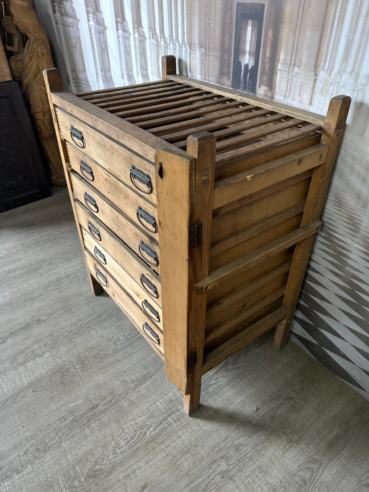 Antikes Weinregal Abschliessbar Alpenland 19 tes Jhdt Holz und Metall