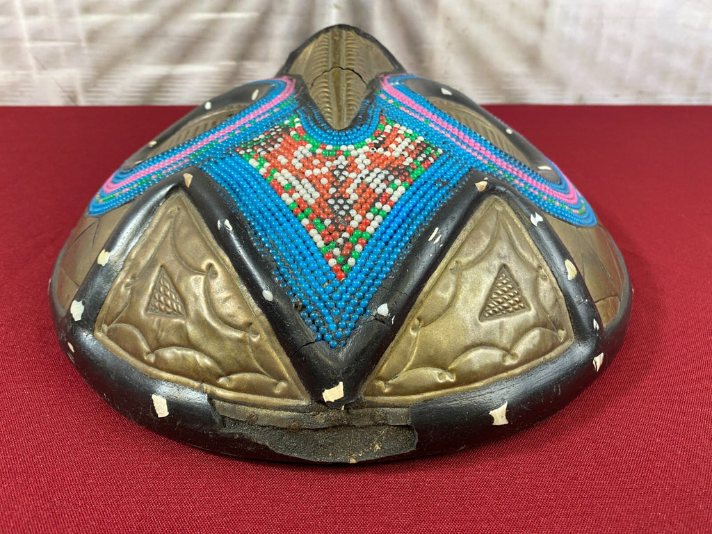 Afrikanische Wand Maske Holz handgeschnitzt Kupfer und Perlen Tolle Patina 29cm