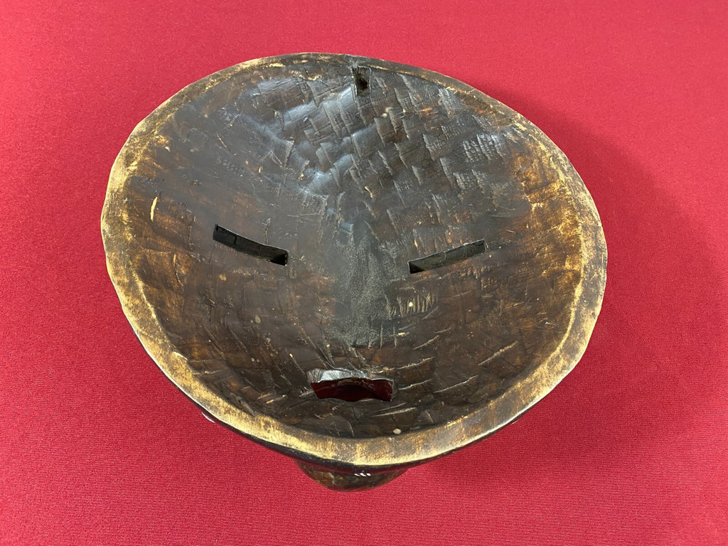 Afrikanische Wand Maske Holz handgeschnitzt Kupfer und Perlen Tolle Patina 29cm