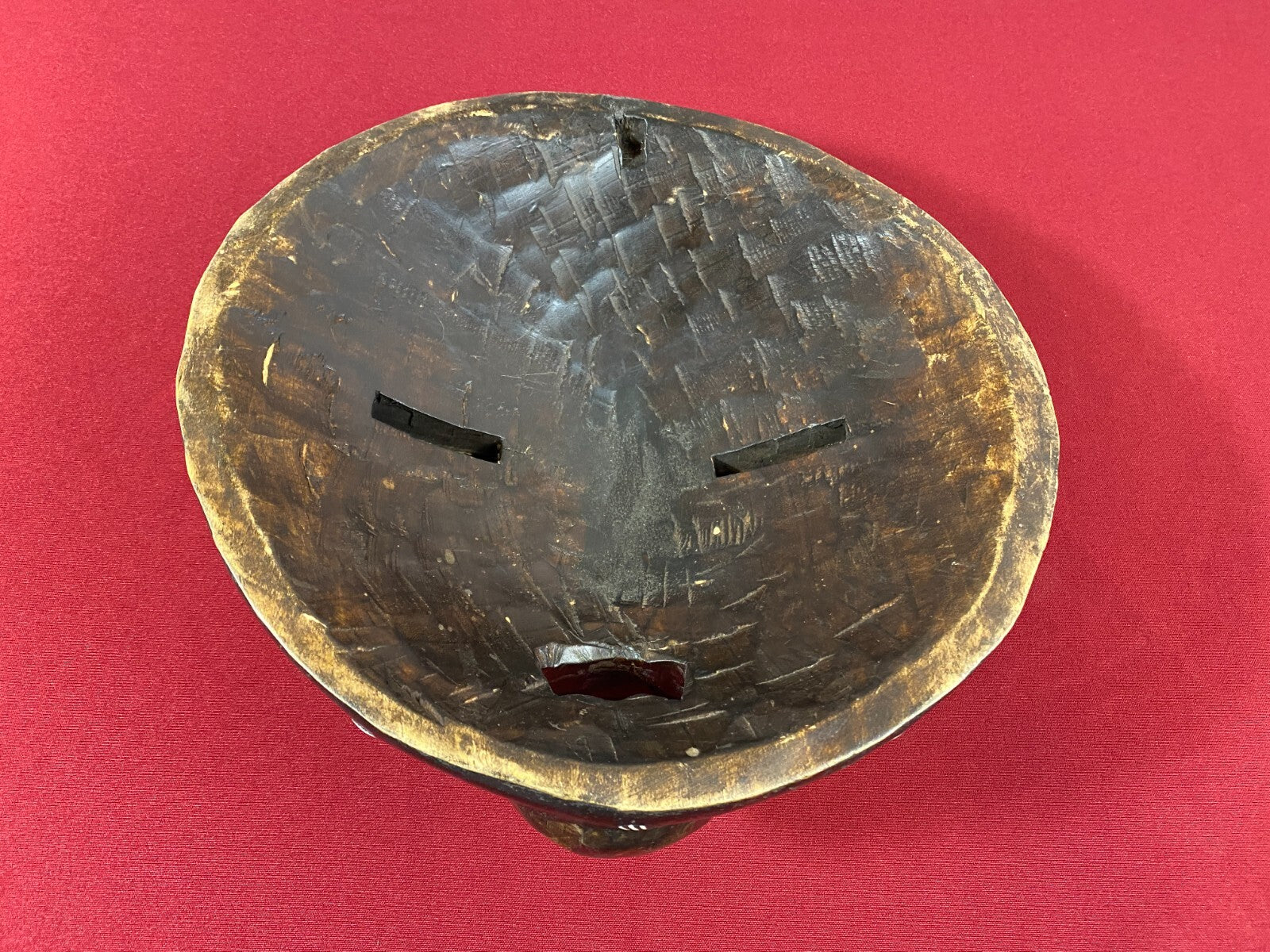 Afrikanische Wand Maske Holz handgeschnitzt Kupfer und Perlen Tolle Patina 29cm