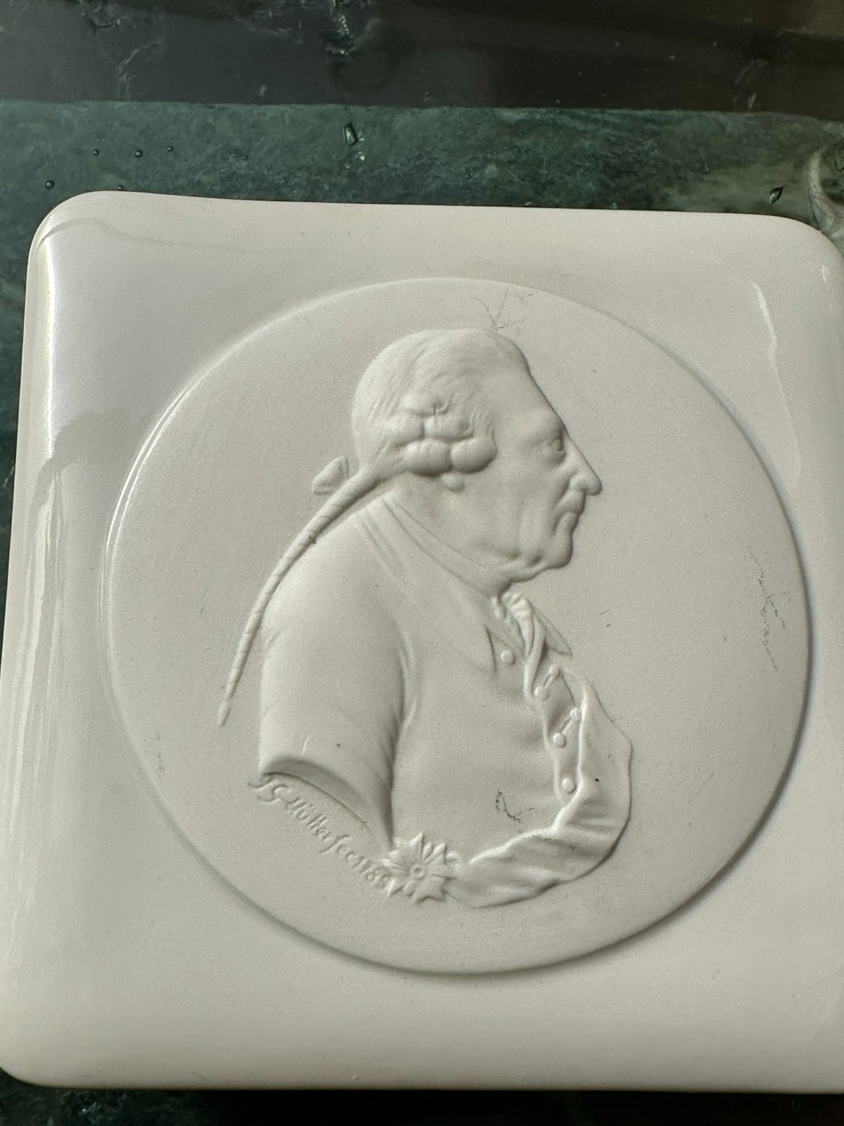 Kpm Dose aus Porzellan Portrait Friedrich der grosse Deckeldose