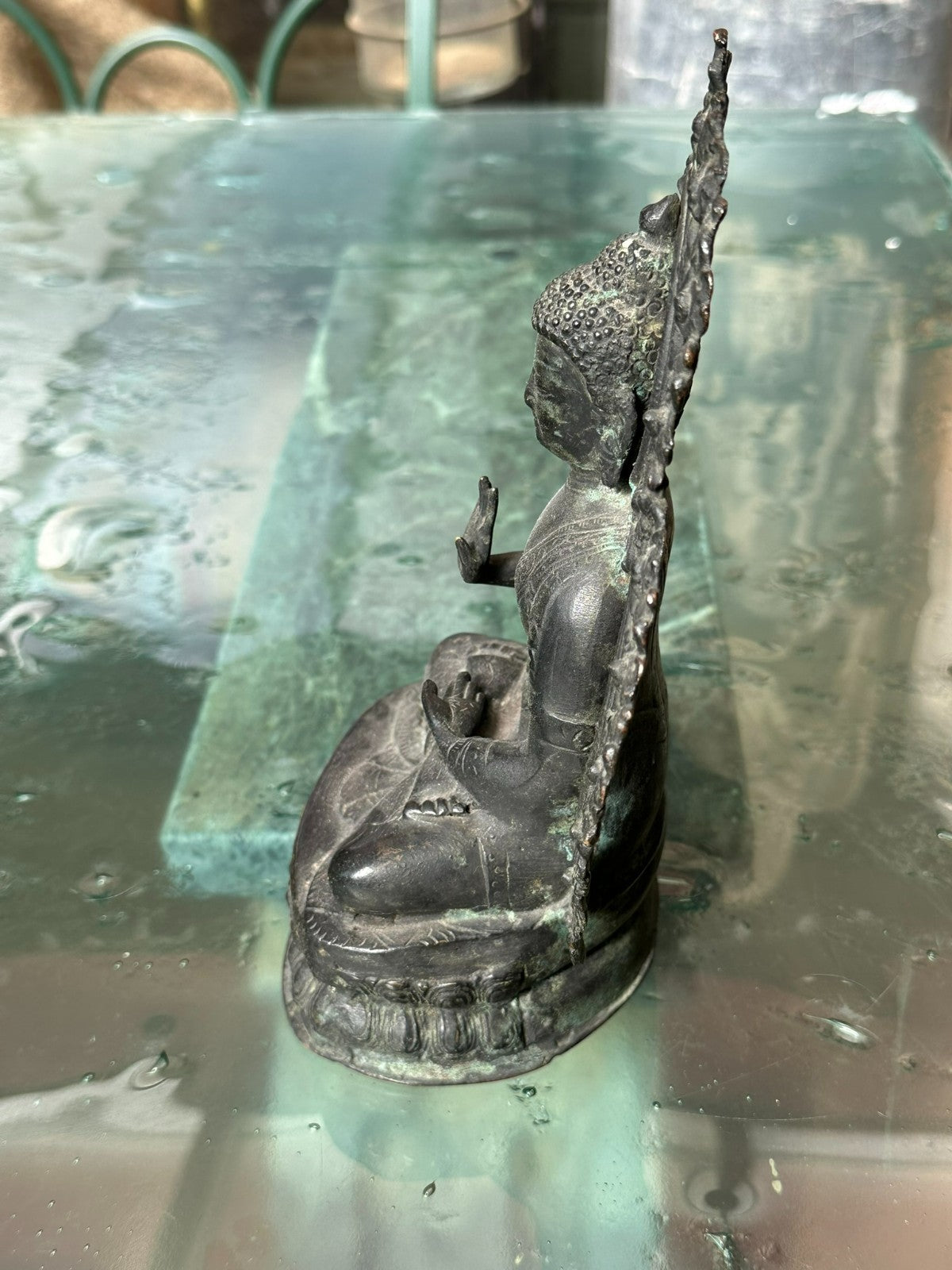 Antiker Abhaya Mudra Buddha aus Bronze um 1900 China