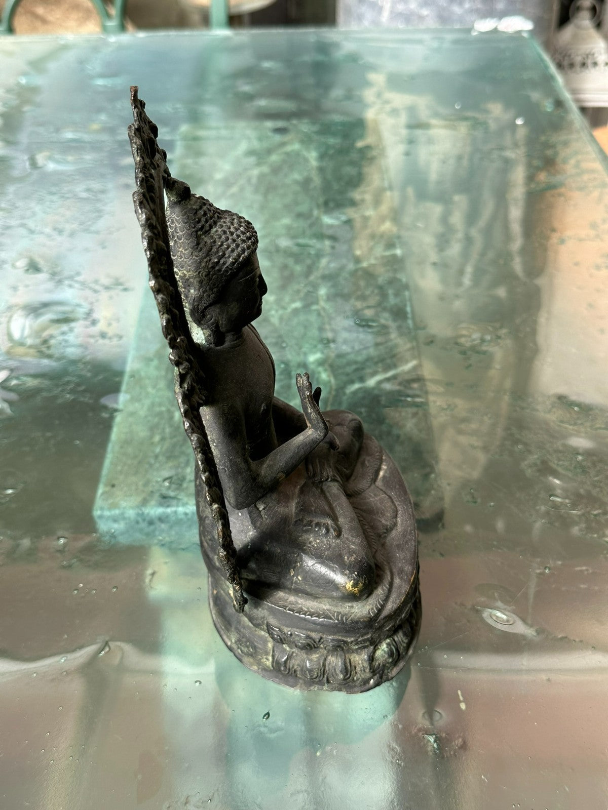 Antiker Abhaya Mudra Buddha aus Bronze um 1900 China