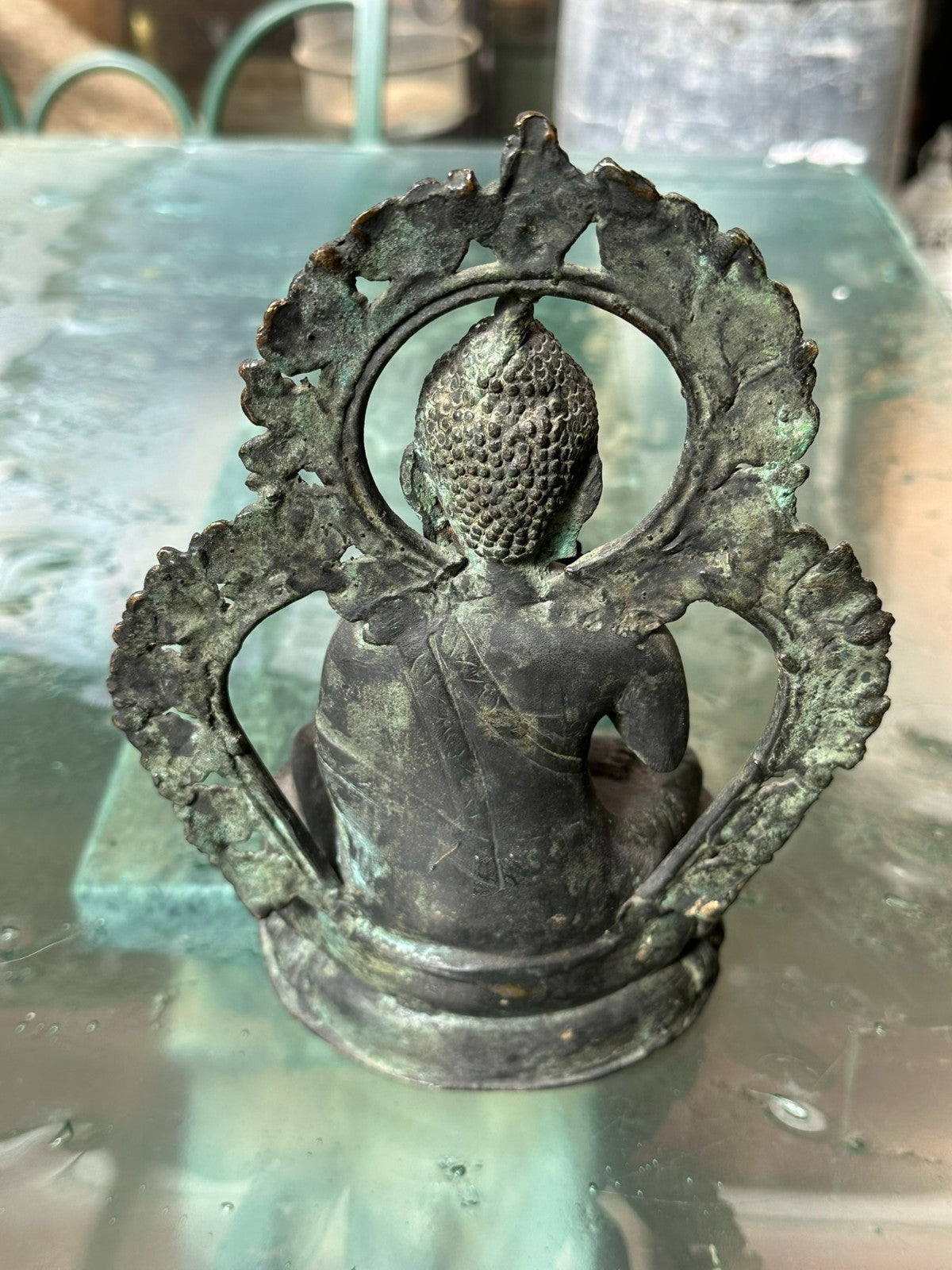 Antiker Abhaya Mudra Buddha aus Bronze um 1900 China