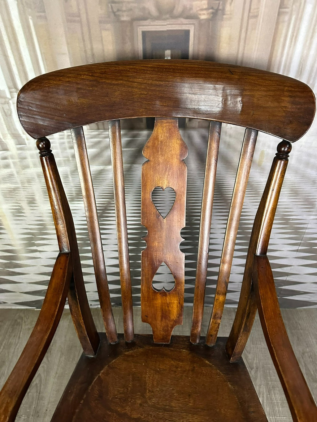 Alter Windsor Stuhl mit Armlehnen Eibenholz Mitte 20 tes Jh