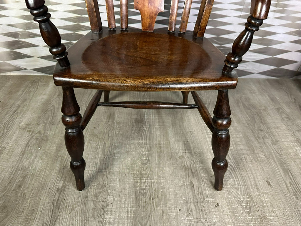 Alter Windsor Stuhl mit Armlehnen Eibenholz Mitte 20 tes Jh