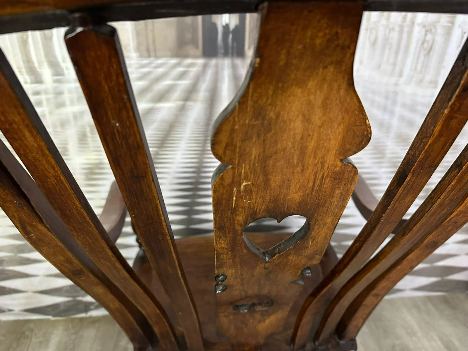 Alter Windsor Stuhl mit Armlehnen Eibenholz Mitte 20 tes Jh