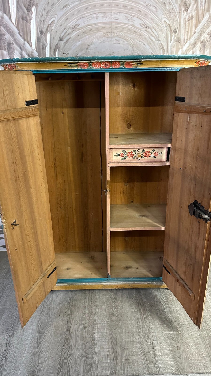 Antiker Bauernschrank Holz massiv handbemalt restauriert 19 tes Jhdt