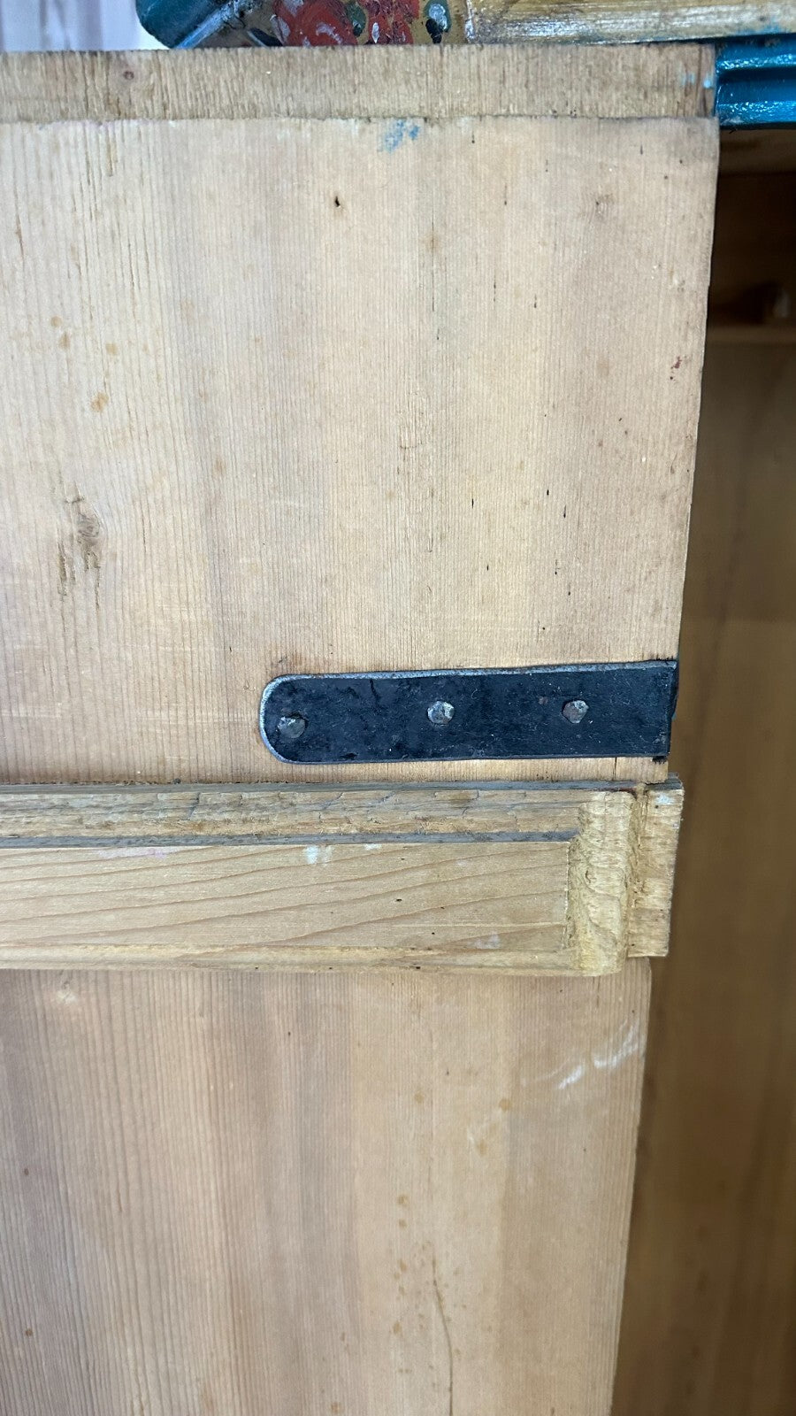 Antiker Bauernschrank Holz massiv handbemalt restauriert 19 tes Jhdt