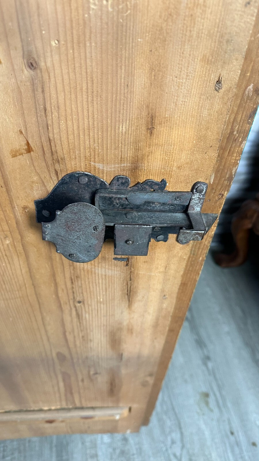 Antiker Bauernschrank Holz massiv handbemalt restauriert 19 tes Jhdt