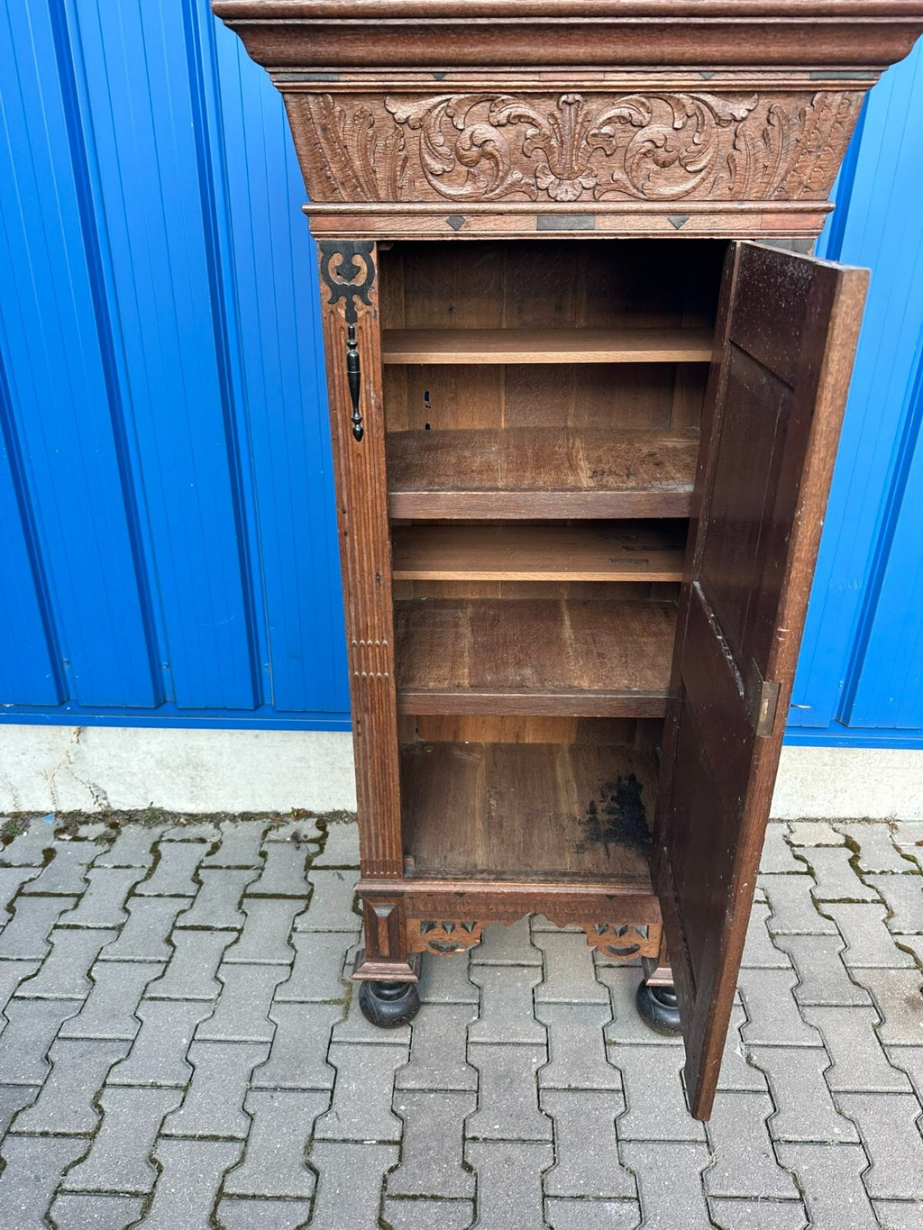 Antiker Barockschrank aus Eiche Holland 19 tes Jhdt Kugelfüsse Prunkkrone