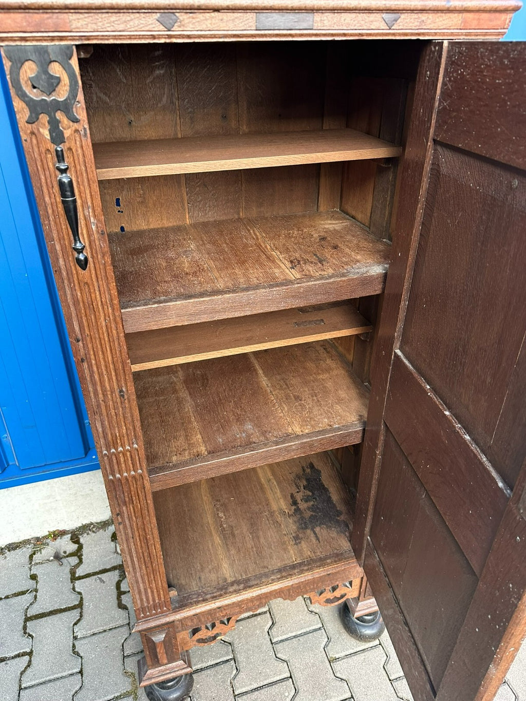 Antiker Barockschrank aus Eiche Holland 19 tes Jhdt Kugelfüsse Prunkkrone