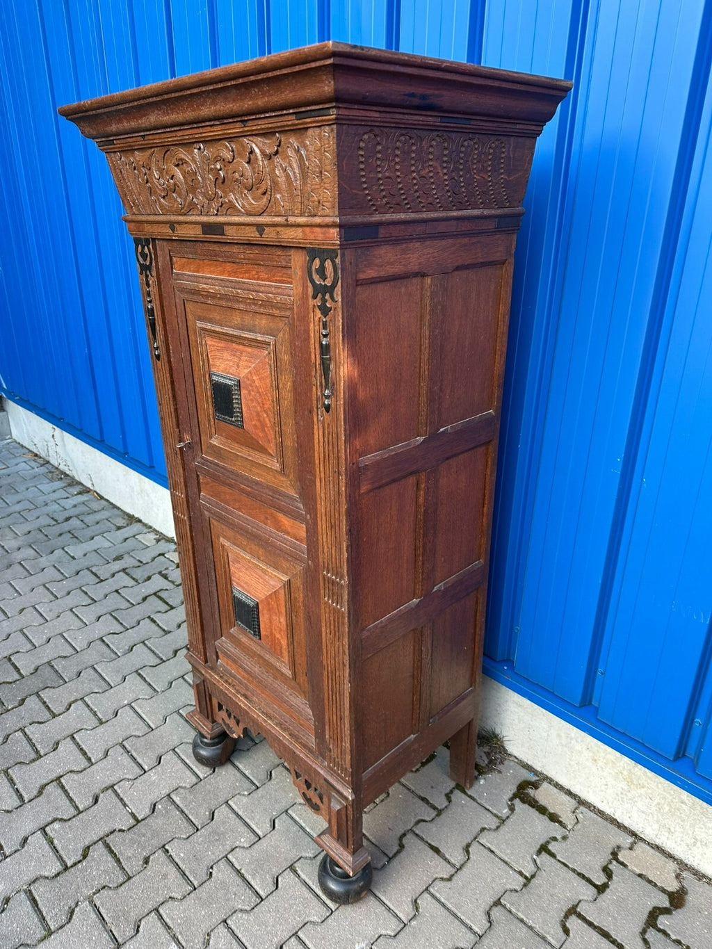 Antiker Barockschrank aus Eiche Holland 19 tes Jhdt Kugelfüsse Prunkkrone