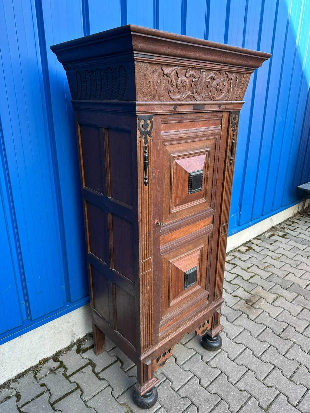 Antiker Barockschrank aus Eiche Holland 19 tes Jhdt Kugelfüsse Prunkkrone