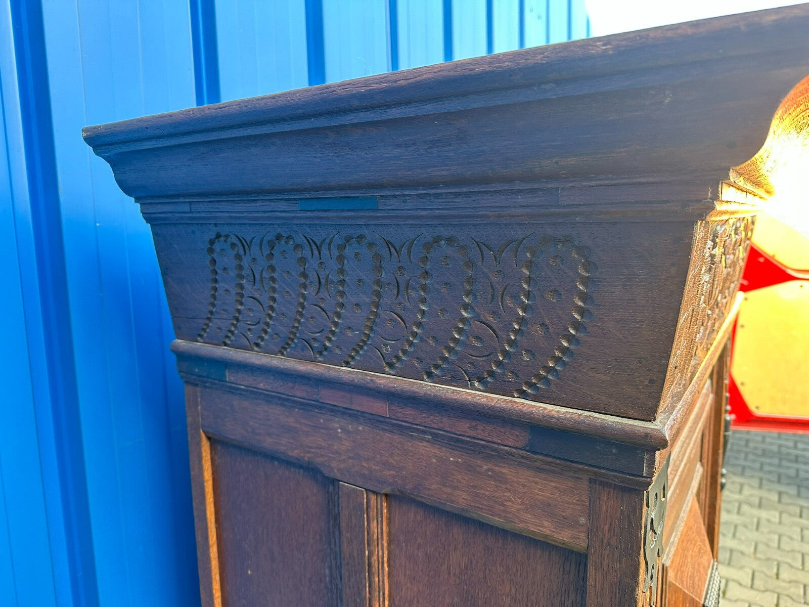 Antiker Barockschrank aus Eiche Holland 19 tes Jhdt Kugelfüsse Prunkkrone