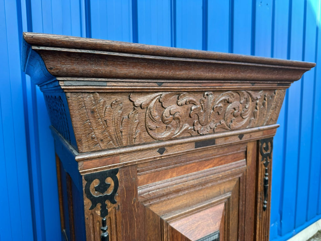 Antiker Barockschrank aus Eiche Holland 19 tes Jhdt Kugelfüsse Prunkkrone
