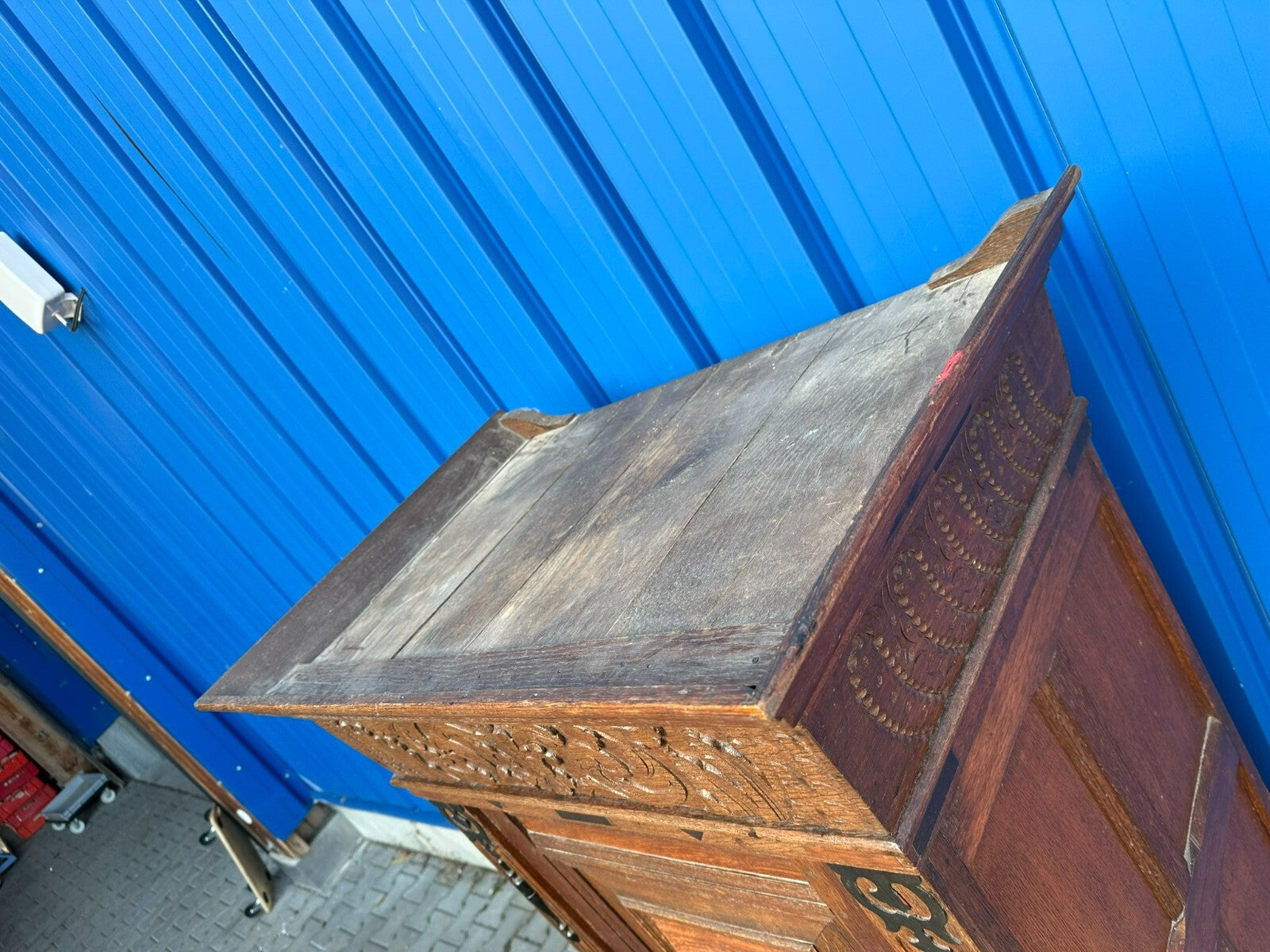 Antiker Barockschrank aus Eiche Holland 19 tes Jhdt Kugelfüsse Prunkkrone