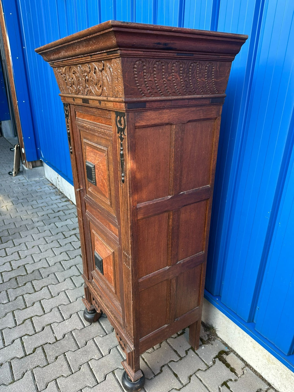 Antiker Barockschrank aus Eiche Holland 19 tes Jhdt Kugelfüsse Prunkkrone