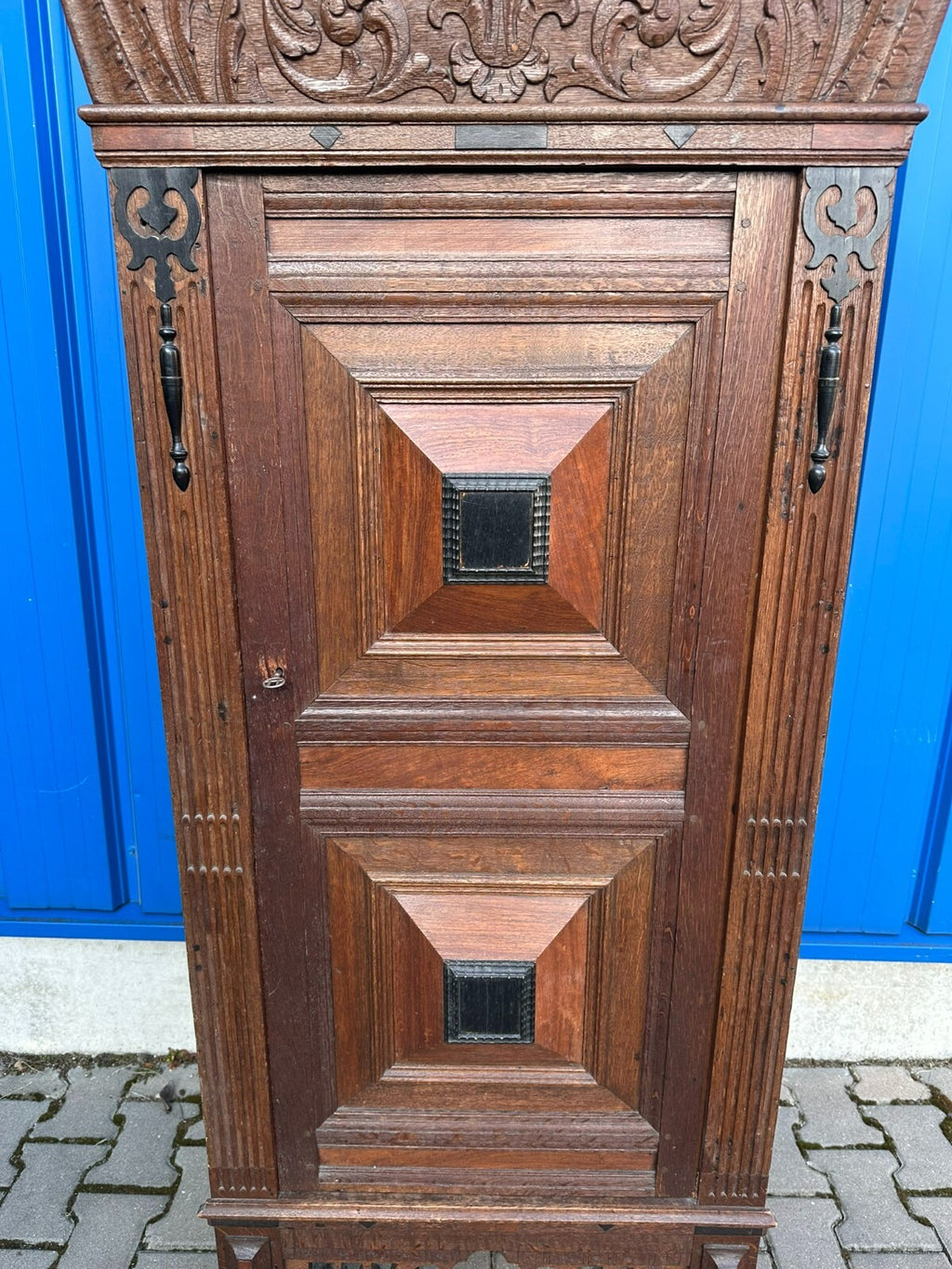 Antiker Barockschrank aus Eiche Holland 19 tes Jhdt Kugelfüsse Prunkkrone