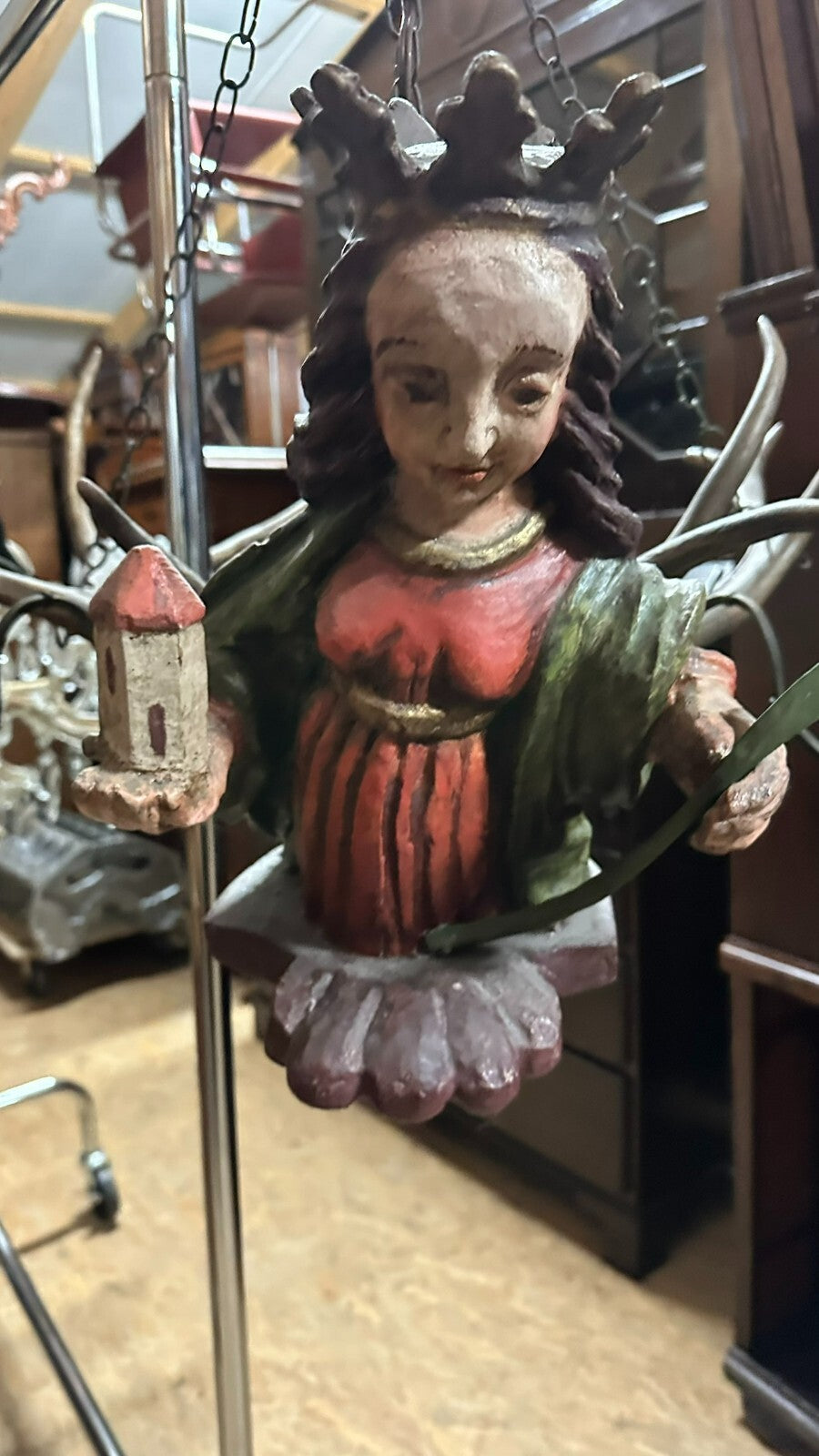 Antikes Lüsterweibchen um 1900 Heilige Barbara Holz Polychrom gefasst Geweih