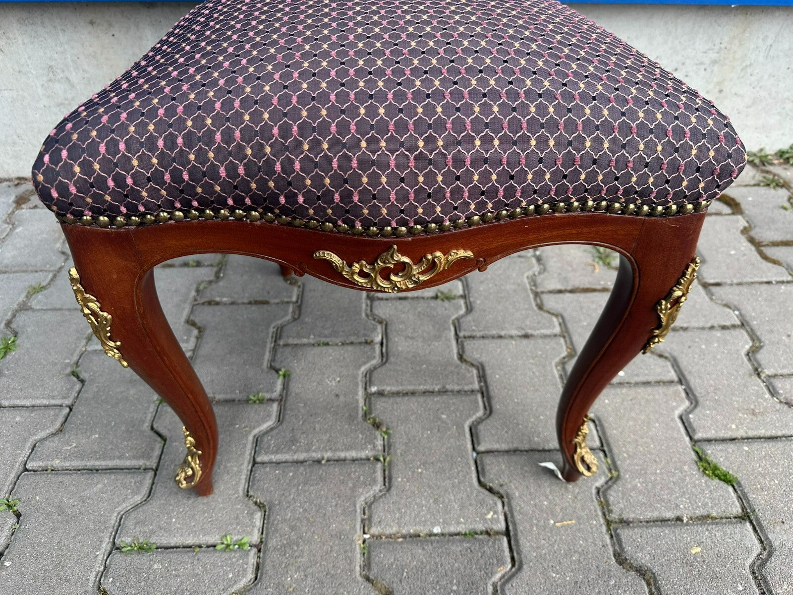 Antiker Stuhl um 1920 Louis Seize Stil neu Bezogen Messing Appliken