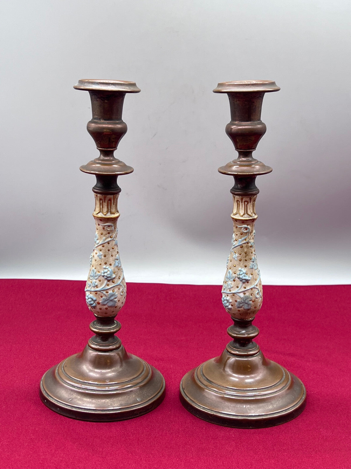 Paar antike Kerzenleuchter Jugendstil Kupfer mit Keramik handbemalt