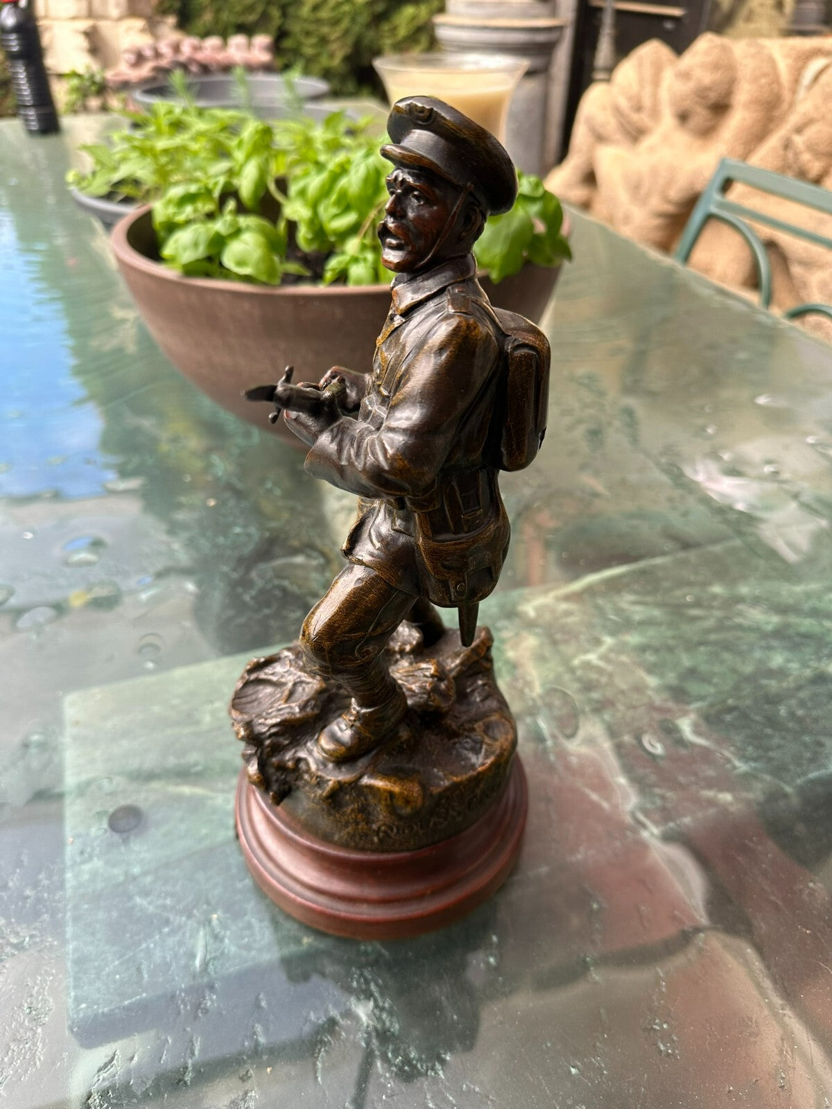 Antike Skulptur aus Regül Guss um 1900 Soldat mit Gewehr