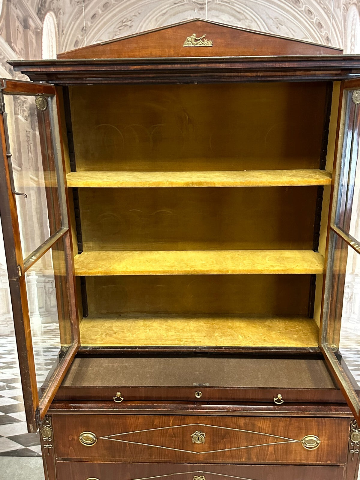 Antike Aufsatz Kommode Vitrine Empire Baltikum Messing Appliken Empirekommode
