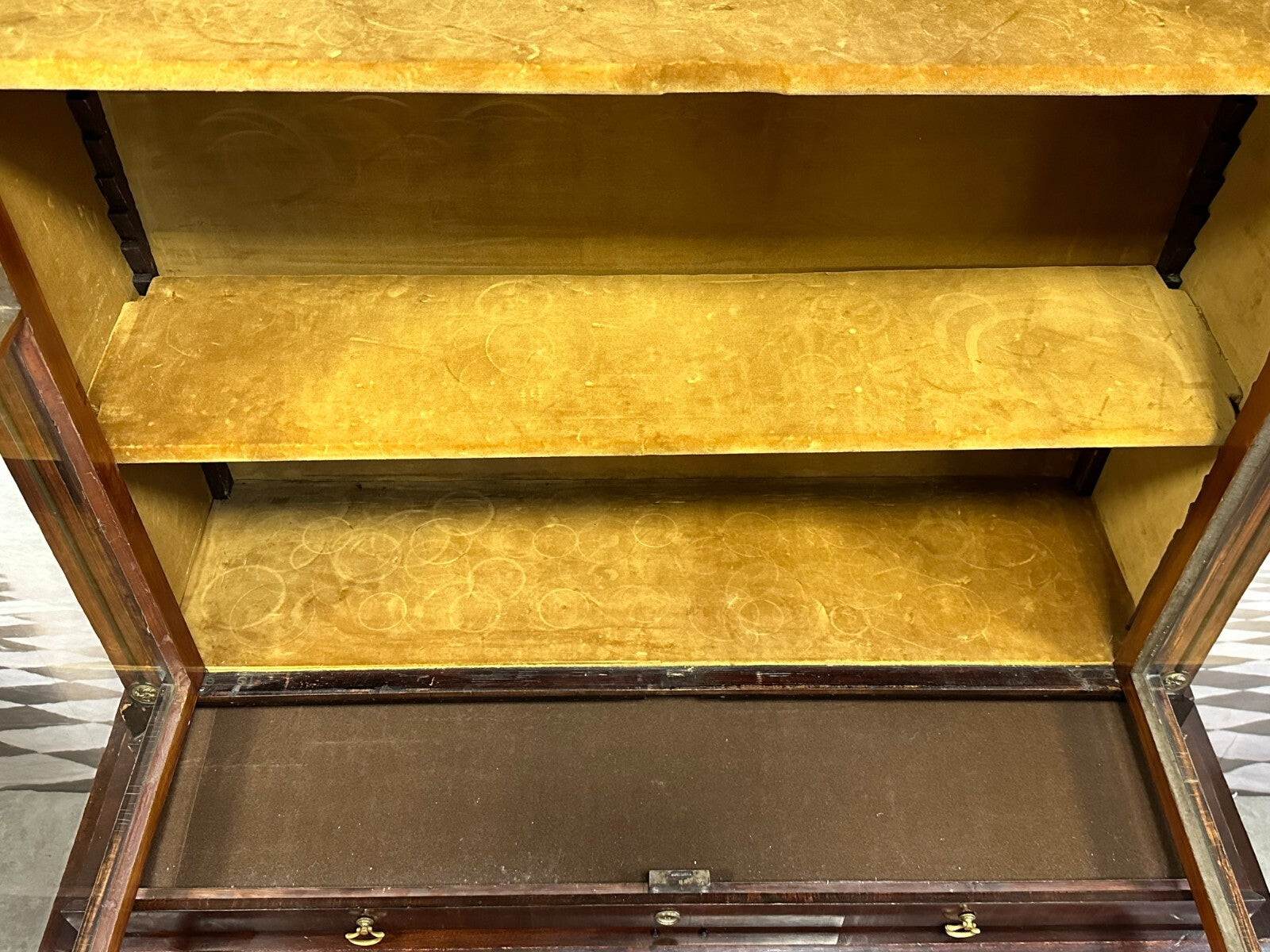 Antike Aufsatz Kommode Vitrine Empire Baltikum Messing Appliken Empirekommode