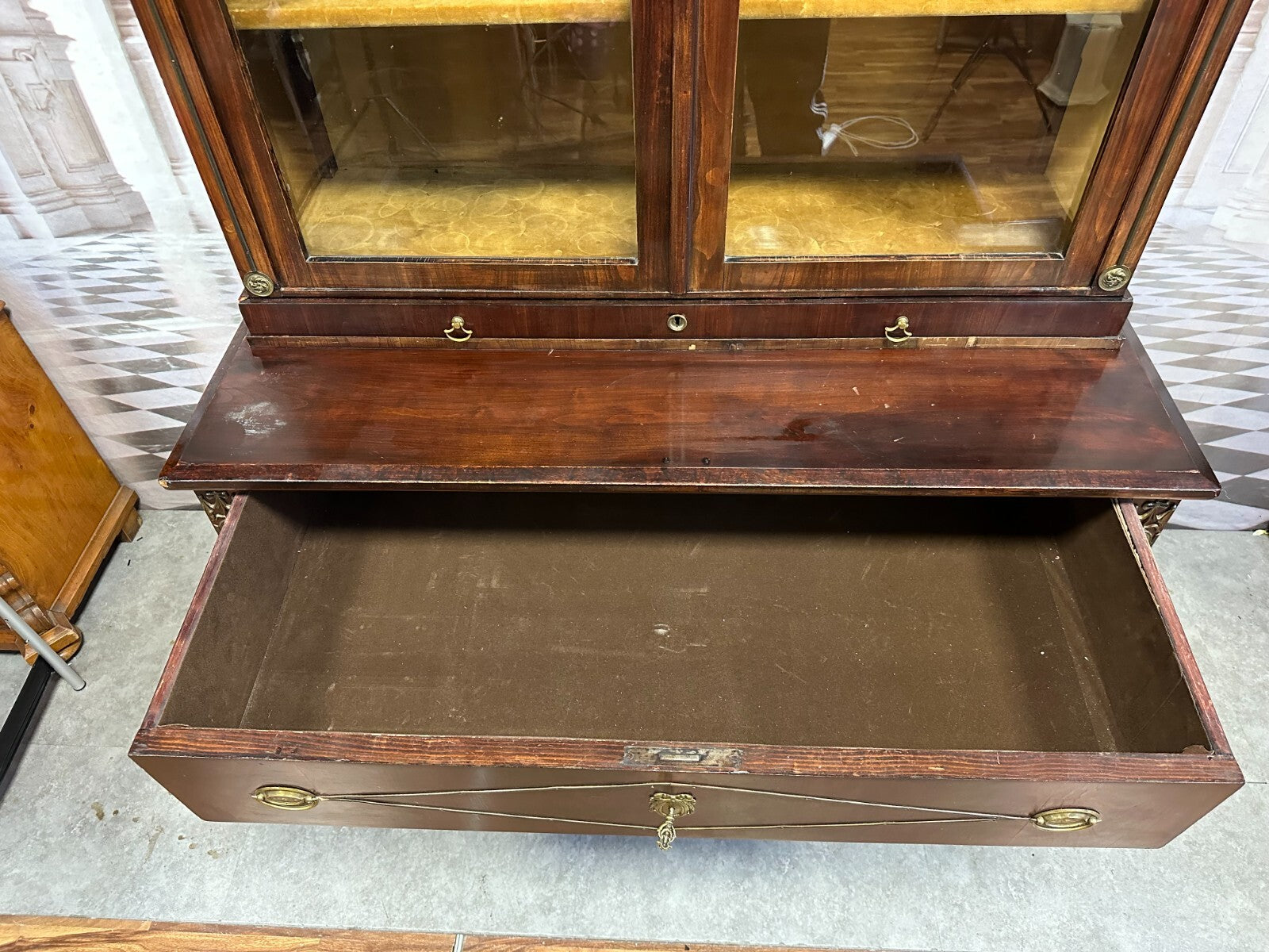 Antike Aufsatz Kommode Vitrine Empire Baltikum Messing Appliken Empirekommode