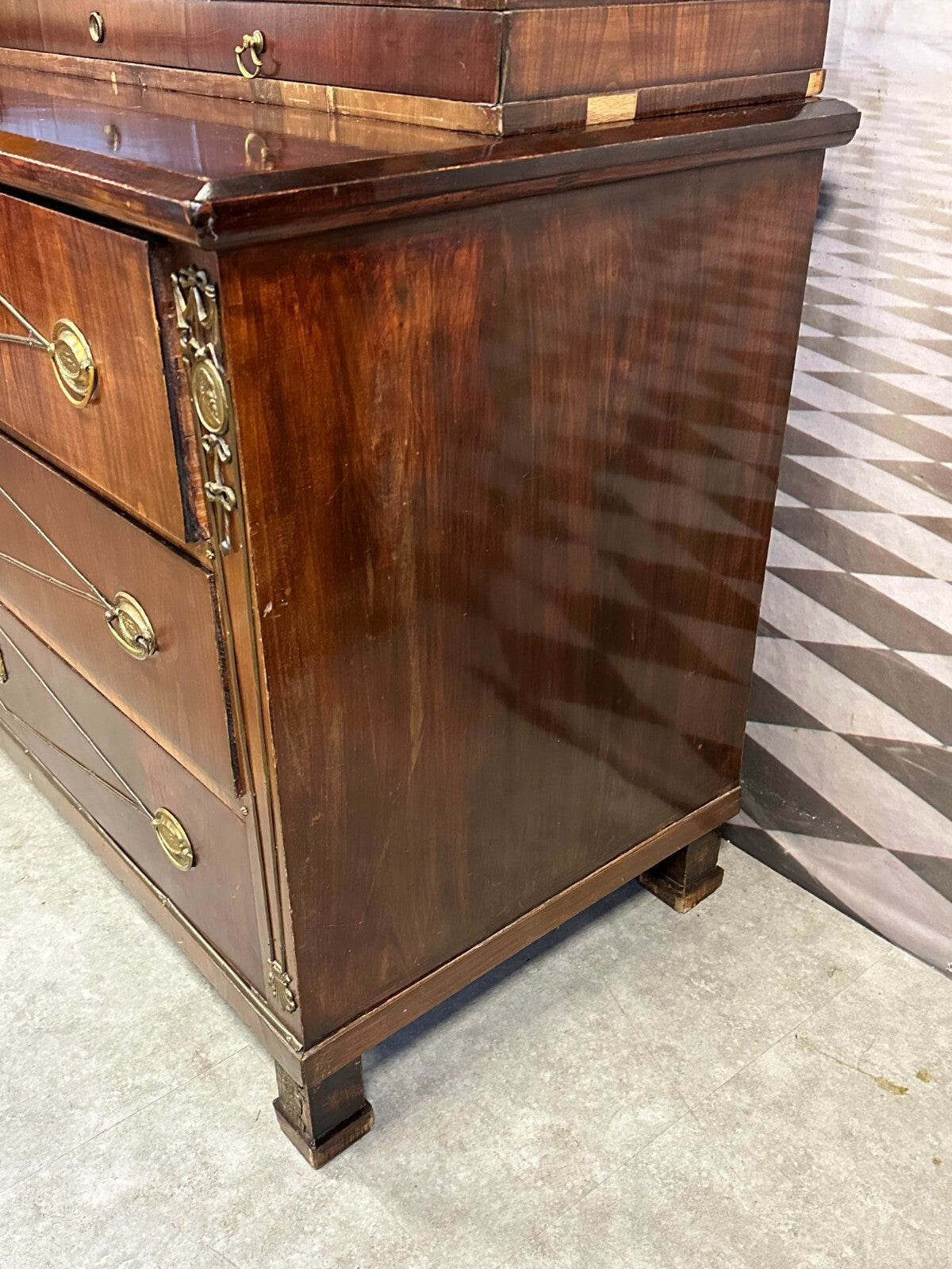 Antike Aufsatz Kommode Vitrine Empire Baltikum Messing Appliken Empirekommode