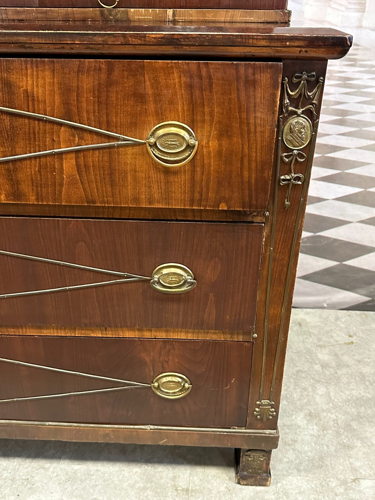 Antike Aufsatz Kommode Vitrine Empire Baltikum Messing Appliken Empirekommode
