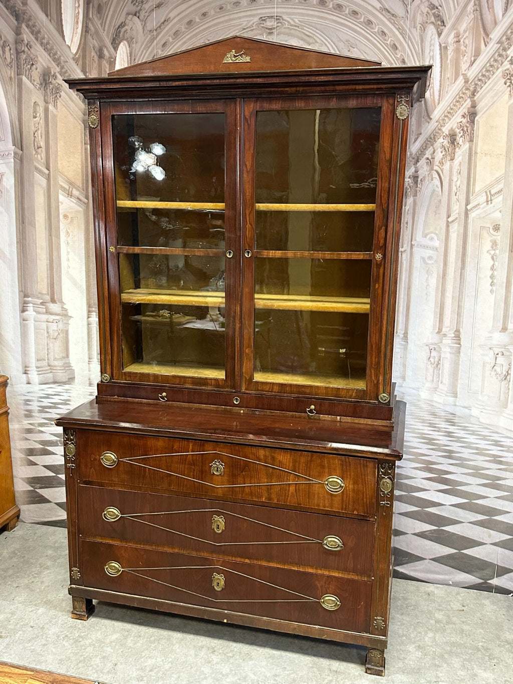 ANTIKE AUFSATZ KOMMODE VITRINE EMPIRE BALTIKUM MESSING APPLIKEN EMPIREKOMMODE