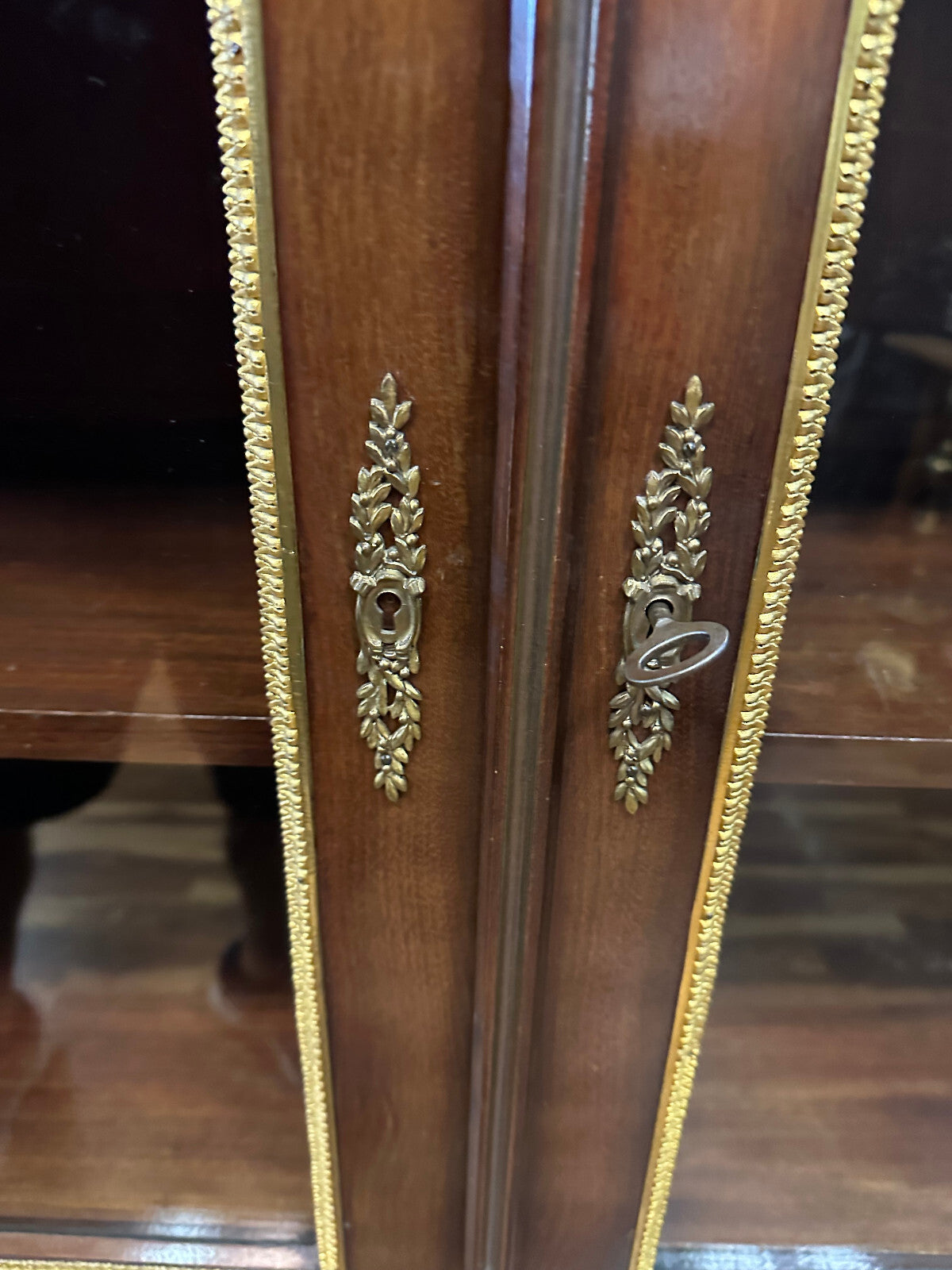 Antike Empire Vitrine um 1880 Mahagoni Vergoldete Messing Beschläge