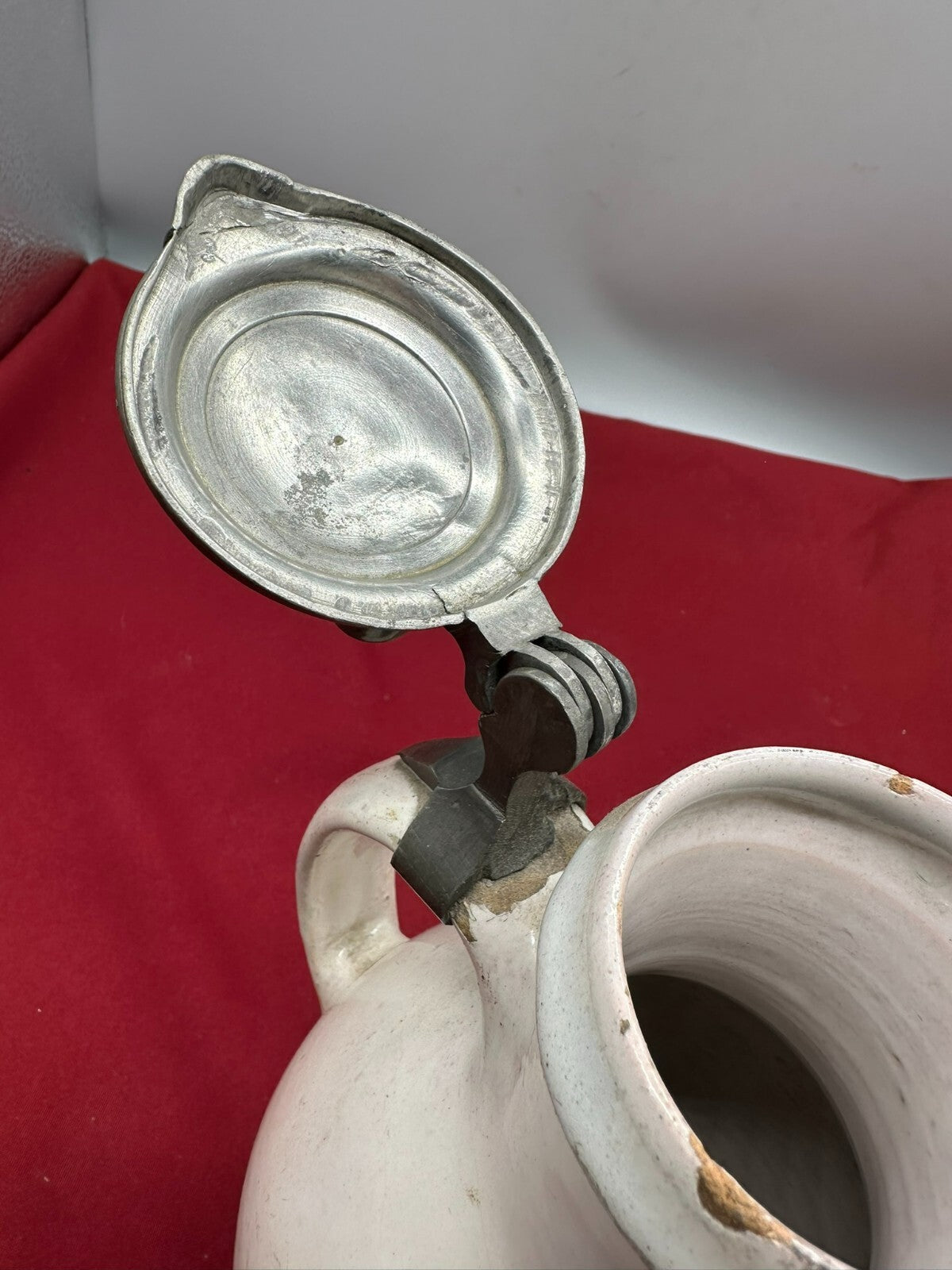 Antike Kanne Karaffe aus Keramik handbemalt mit Zinnmontur 19 tes Jhdt