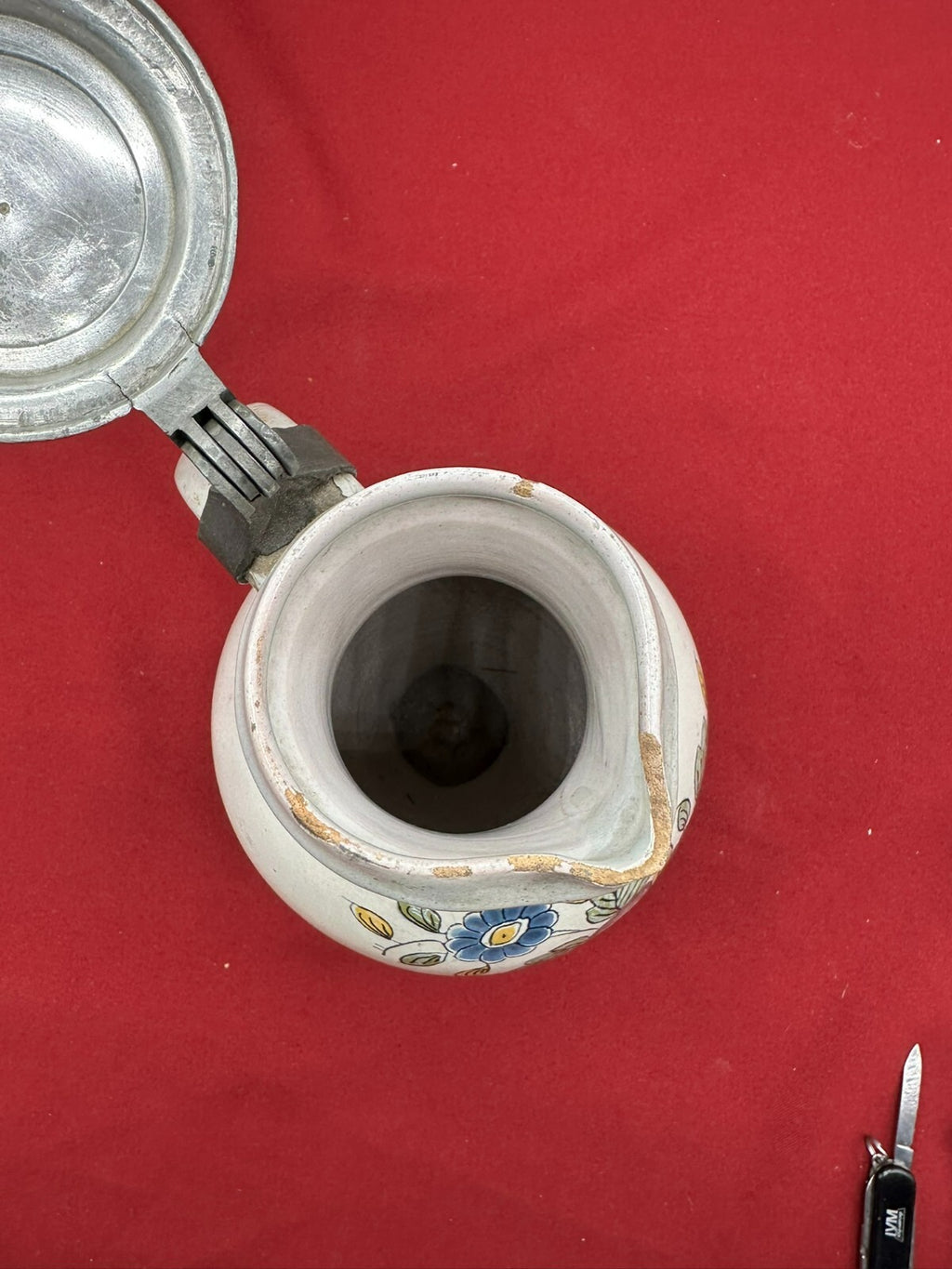 Antike Kanne Karaffe aus Keramik handbemalt mit Zinnmontur 19 tes Jhdt