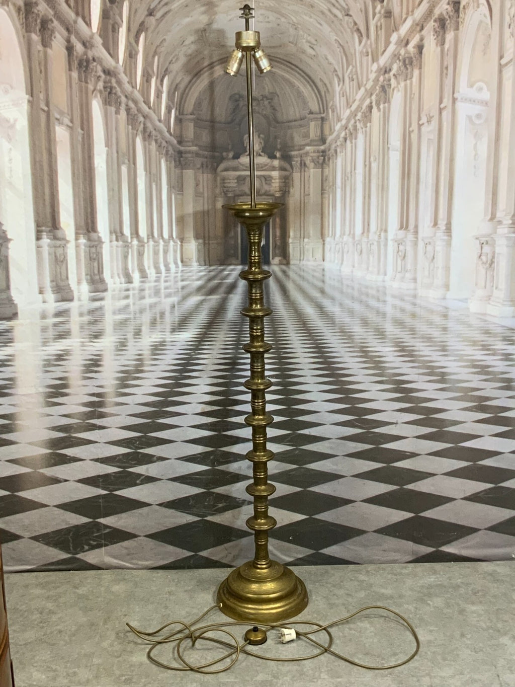 VINTAGE STEHLAMPE AUS MESSINGGUSS MASSIV MAXIMALE HÖHE 172cm