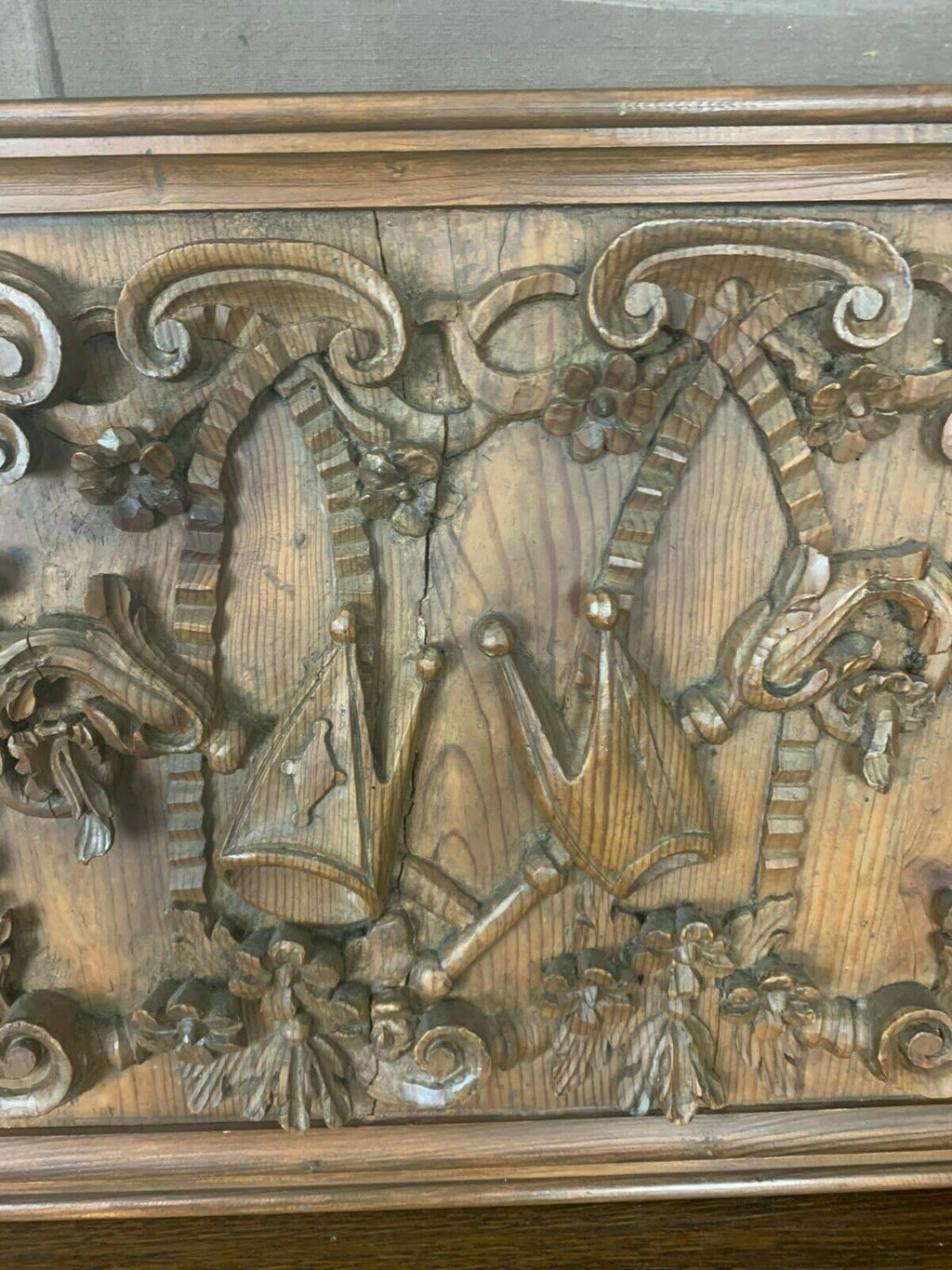 Barock Relief Wappen handgeschnitzt antik Mitte 18 tes Jhdt Weichholz