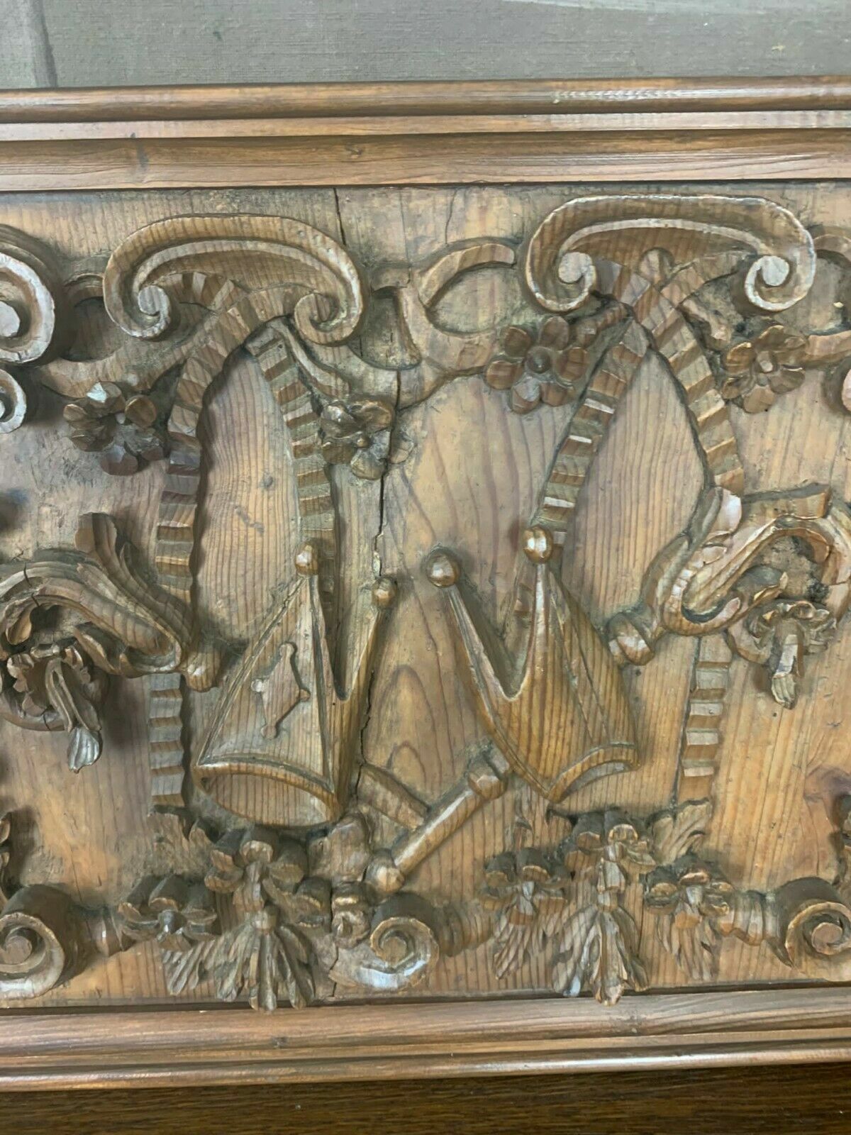 Barock Relief Wappen handgeschnitzt antik Mitte 18 tes Jhdt Weichholz