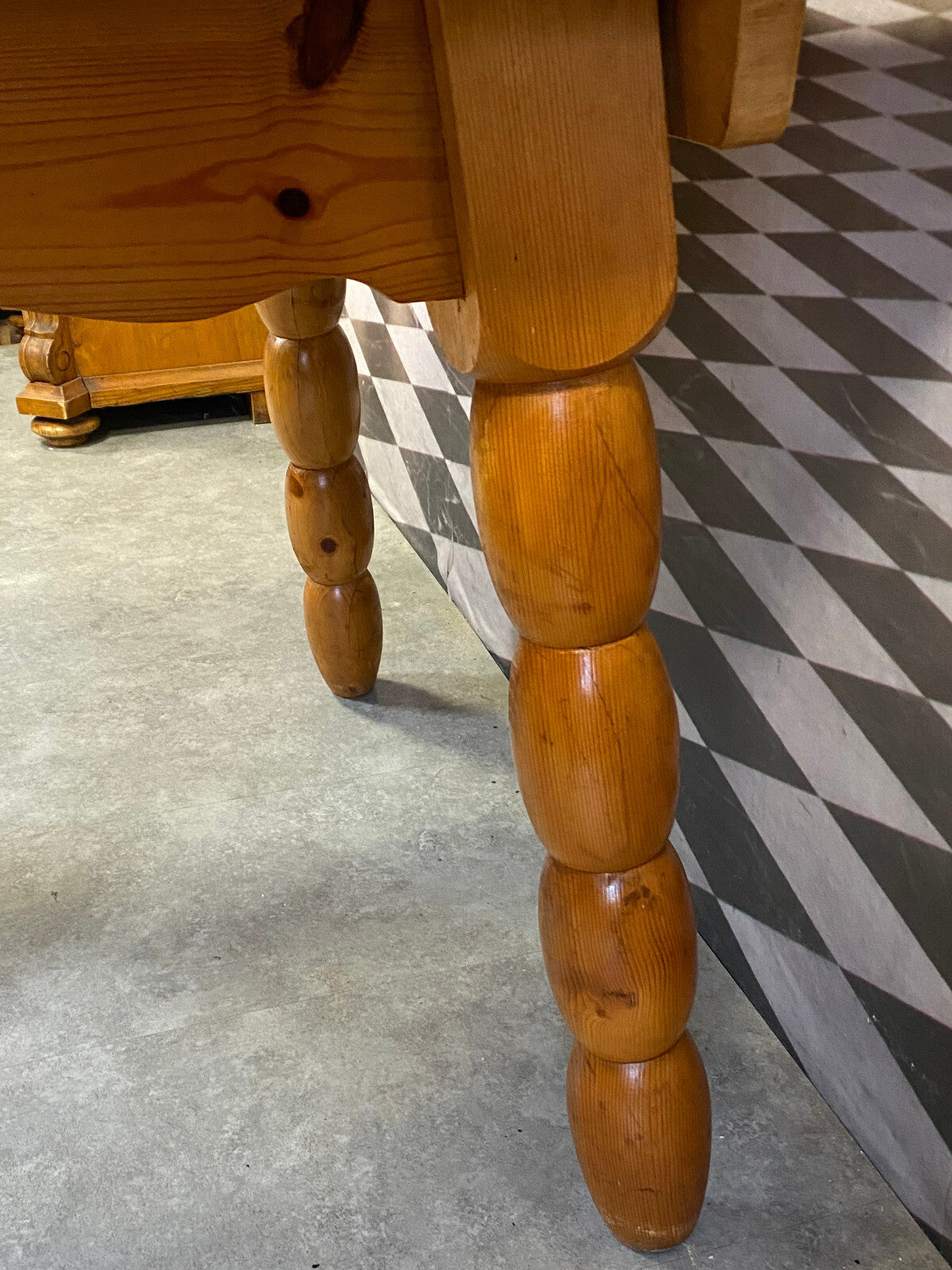 Antiker Landhaus Tisch Esstisch um 1930 Tirol aus Zirbelkiefer