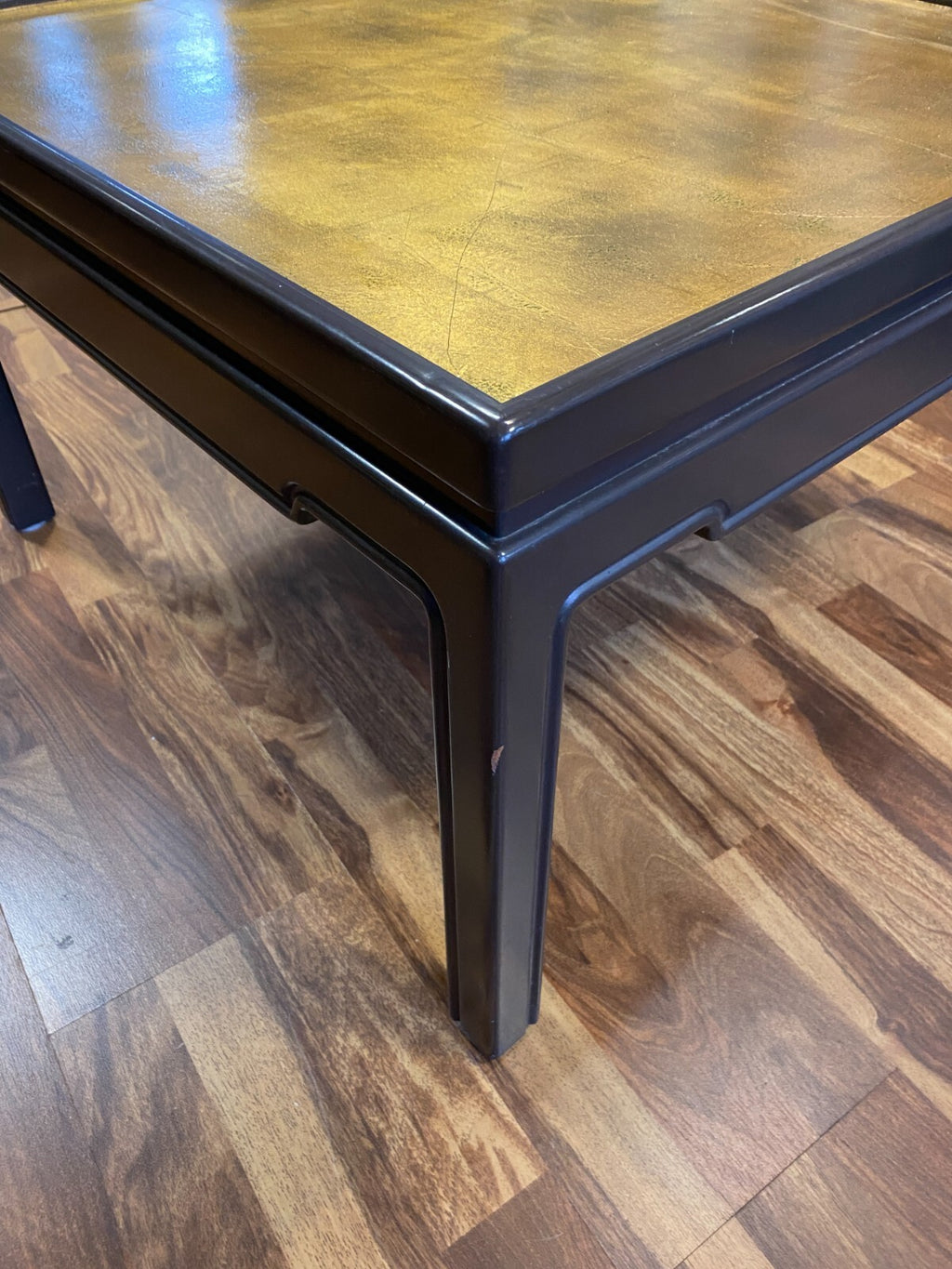 China Beistelltisch aus Holz Lackoberfläche und Blattgold Vergoldung 180x80cm