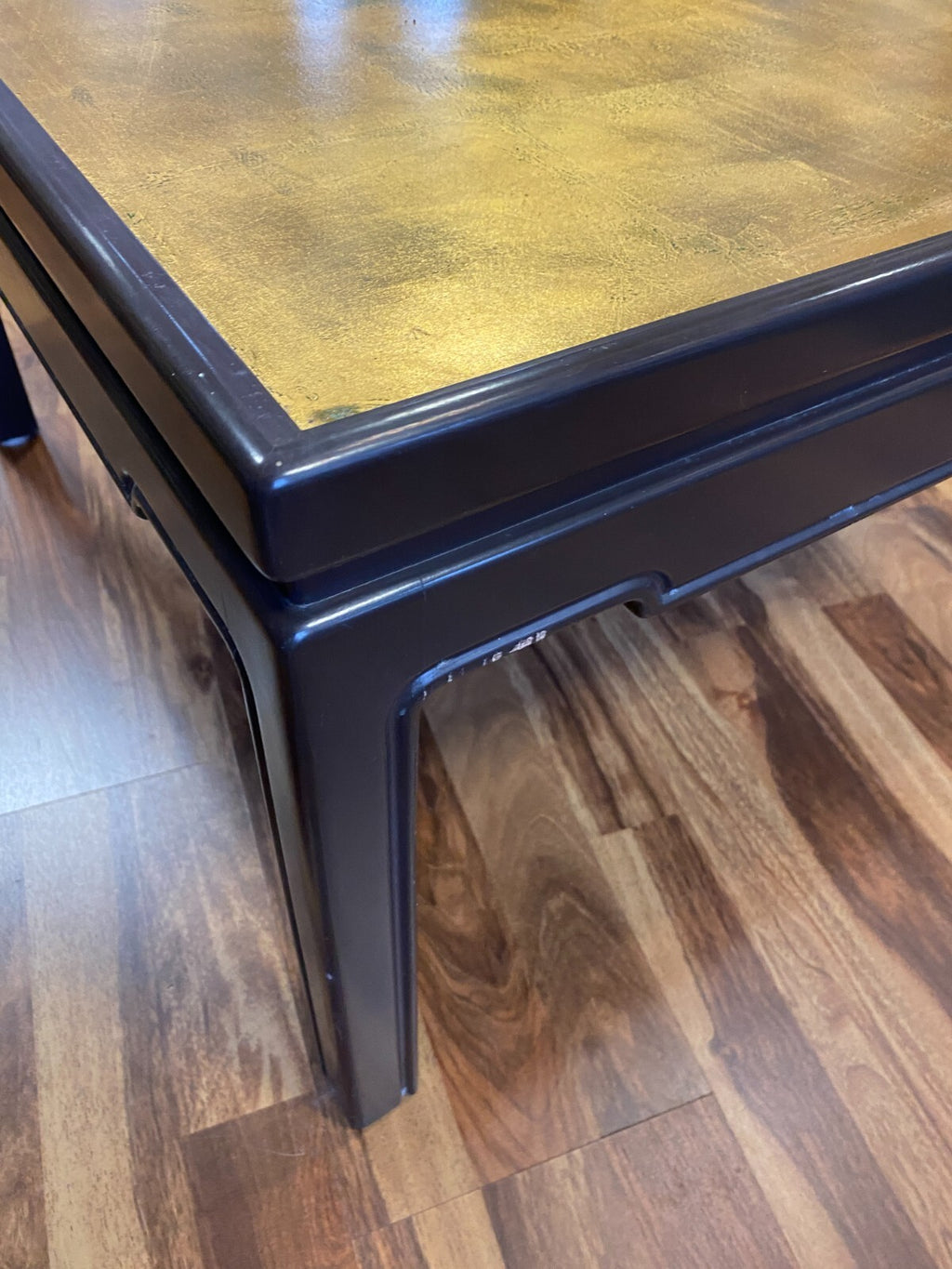 China Beistelltisch aus Holz Lackoberfläche und Blattgold Vergoldung 180x80cm