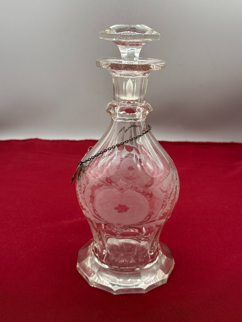Vintage Karaffe Flasche mit Stöpsel Glas Ätzdekor Versilberte Plakette